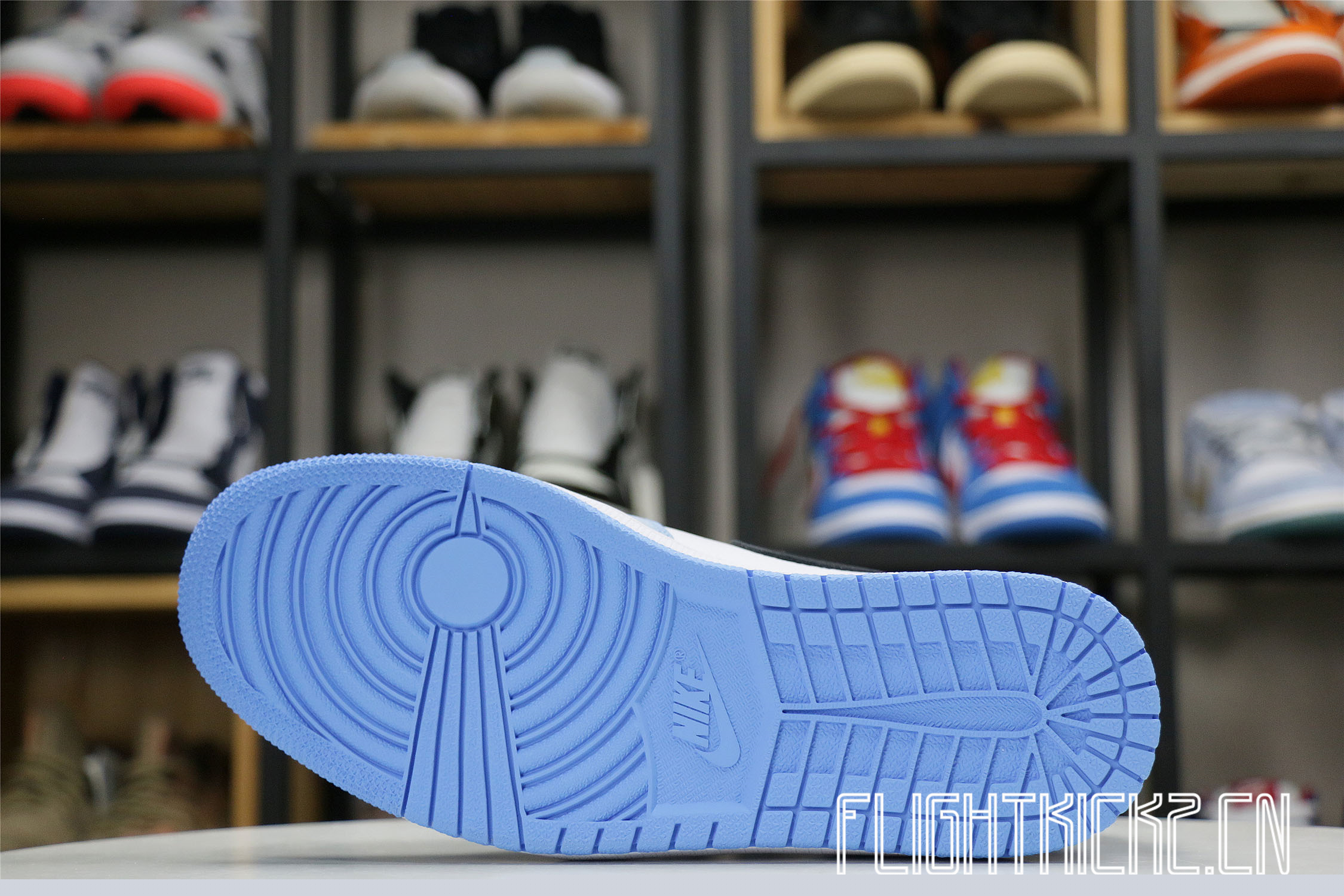 Jordan 1 Retro High White University Blue Black