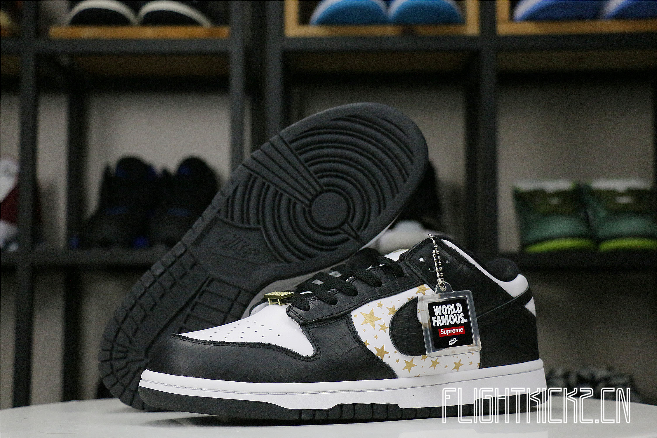Nike SB Dunk Low Supreme Black