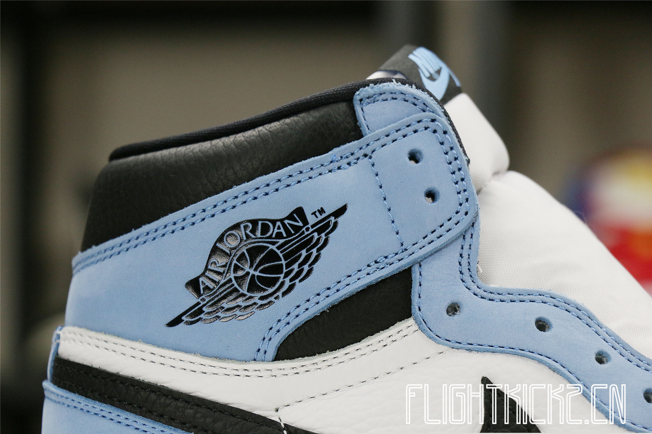 Jordan 1 Retro High White University Blue Black