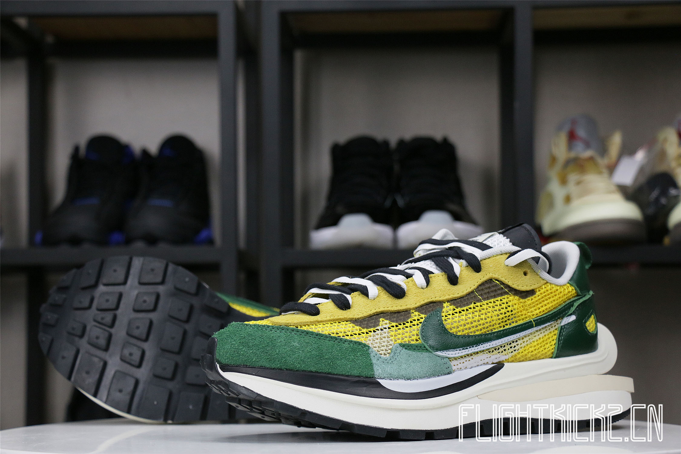 Nike Vaporwaffle sacai Tour Yellow Stadium Green (LN5 A1)