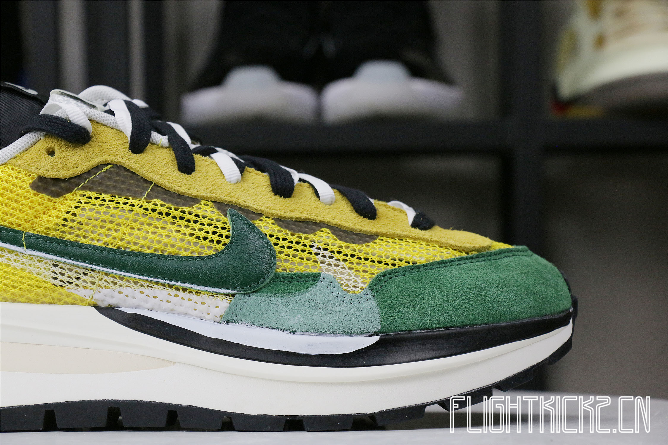 Nike Vaporwaffle sacai Tour Yellow Stadium Green (LN5 A1)