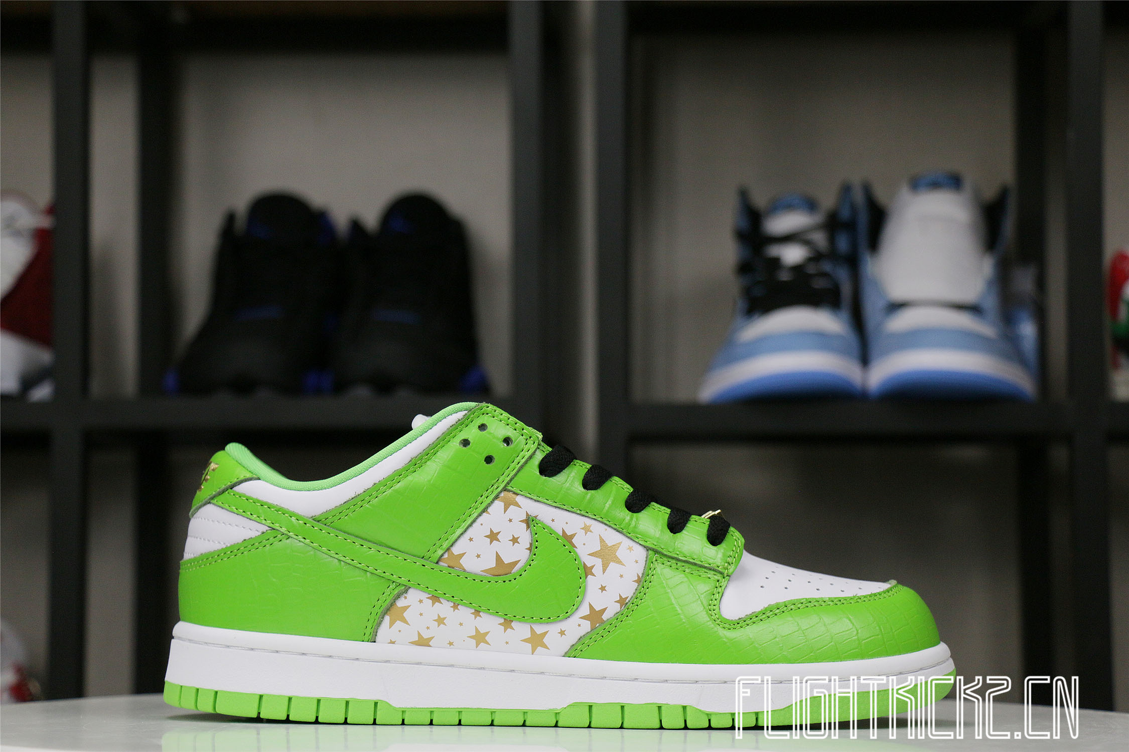 Nike SB Dunk Low Supreme Mean Grean