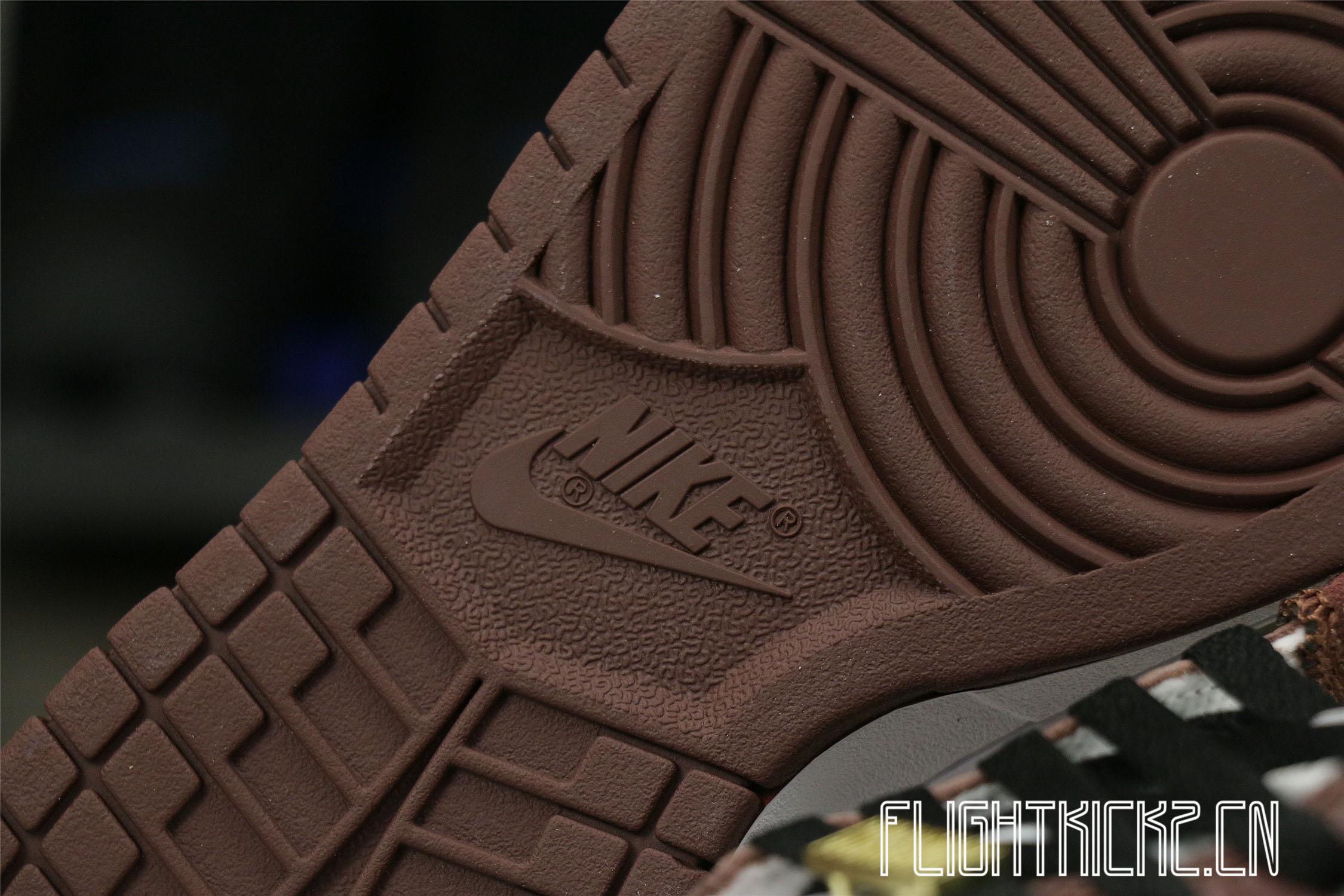 Nike SB Dunk Low Supreme Barkroot Brown