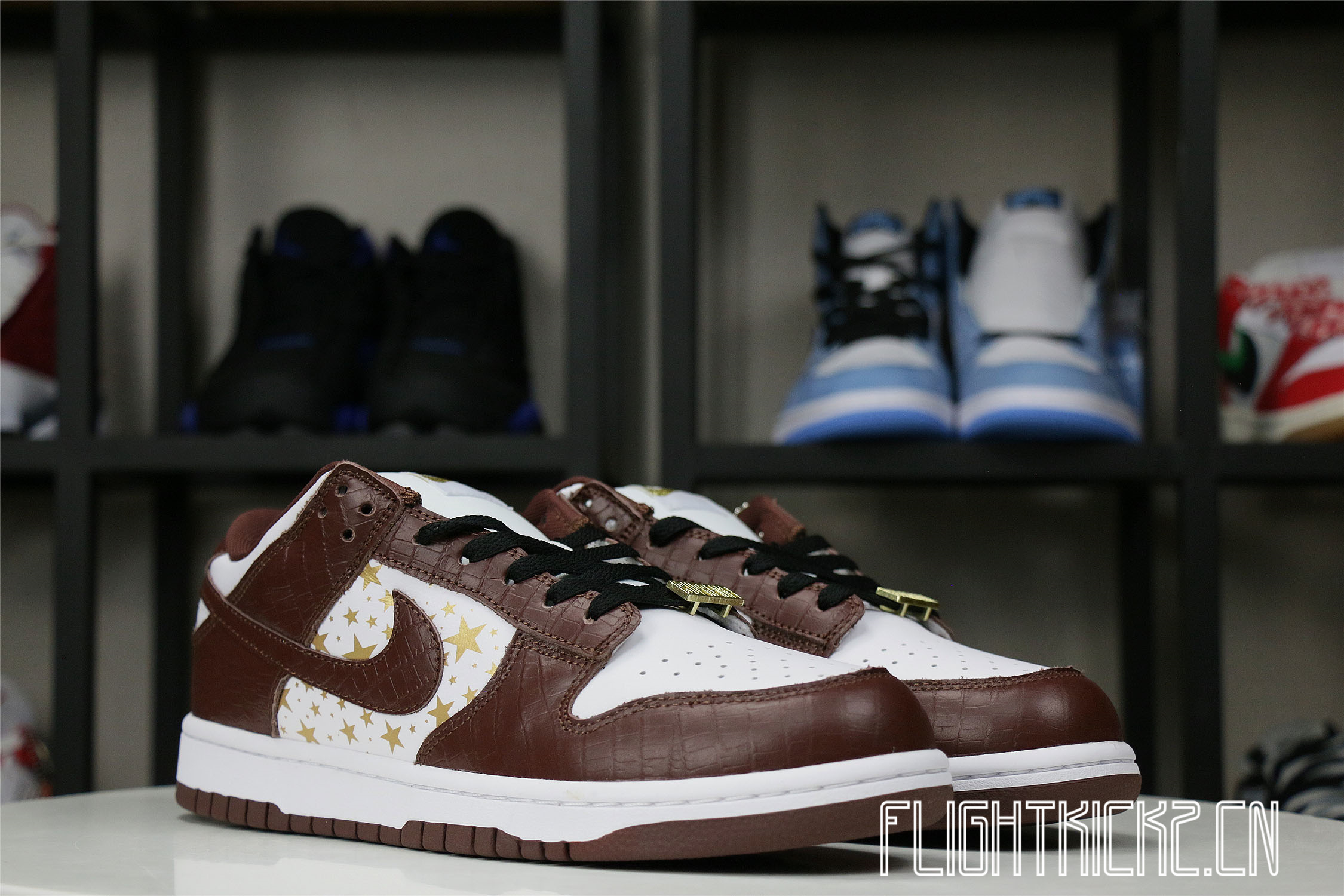 Nike SB Dunk Low Supreme Barkroot Brown