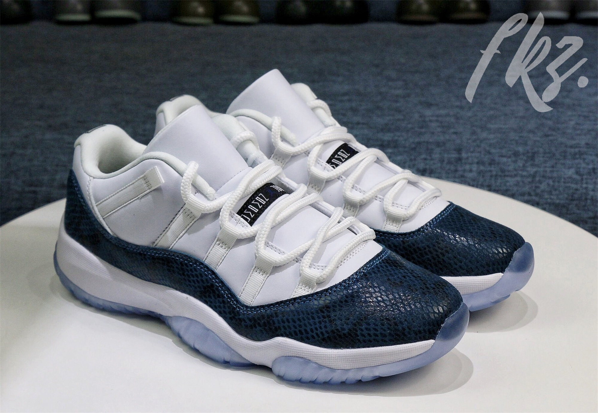 Air Jordan 11 Retro Low Le Snakeskin Blue 2019