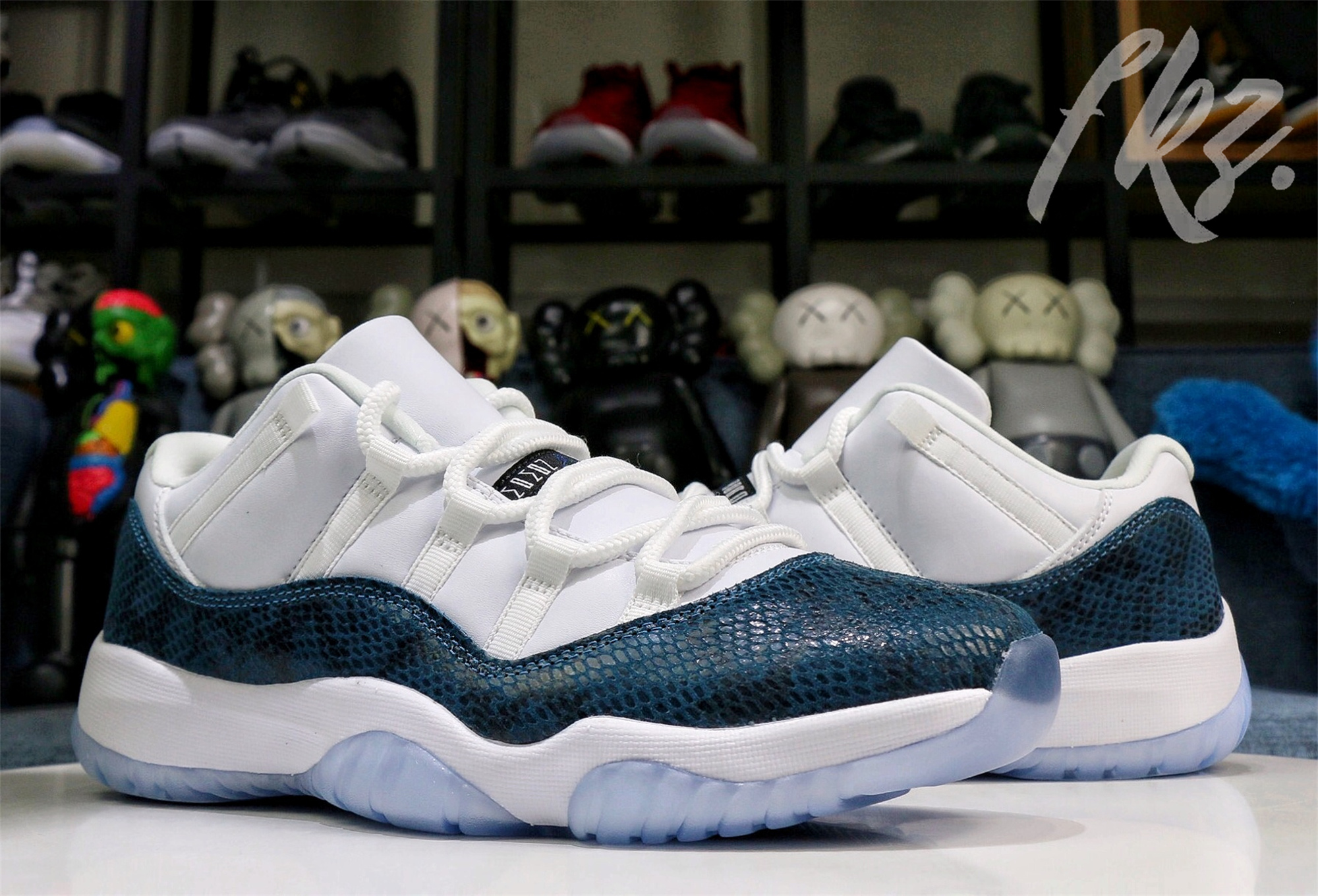 Air Jordan 11 Retro Low Le Snakeskin Blue 2019