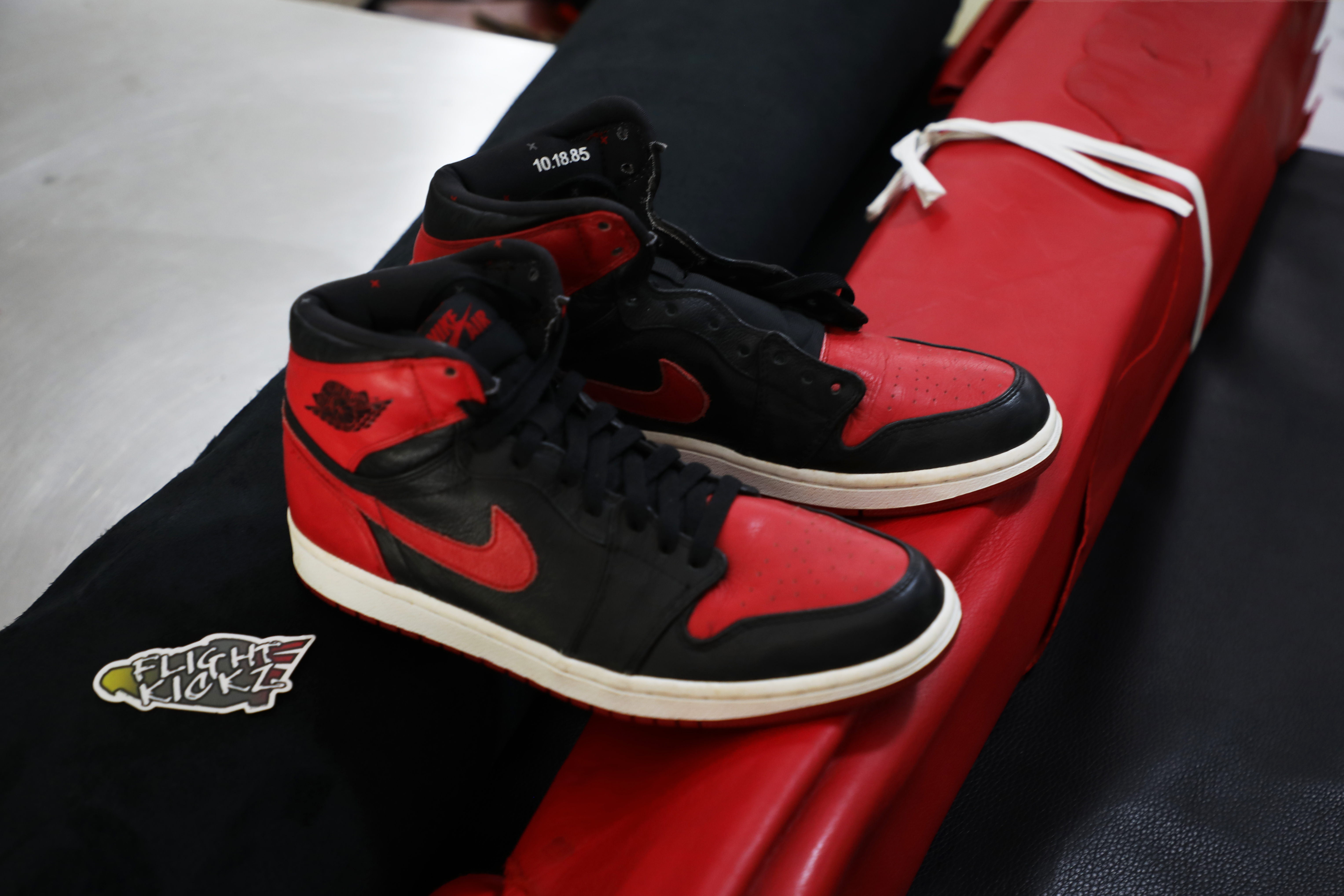 Air Jordan 1 OG Banned/Bred 2011 (LN5 A1 ,Deadstock,with tiny Flaws)