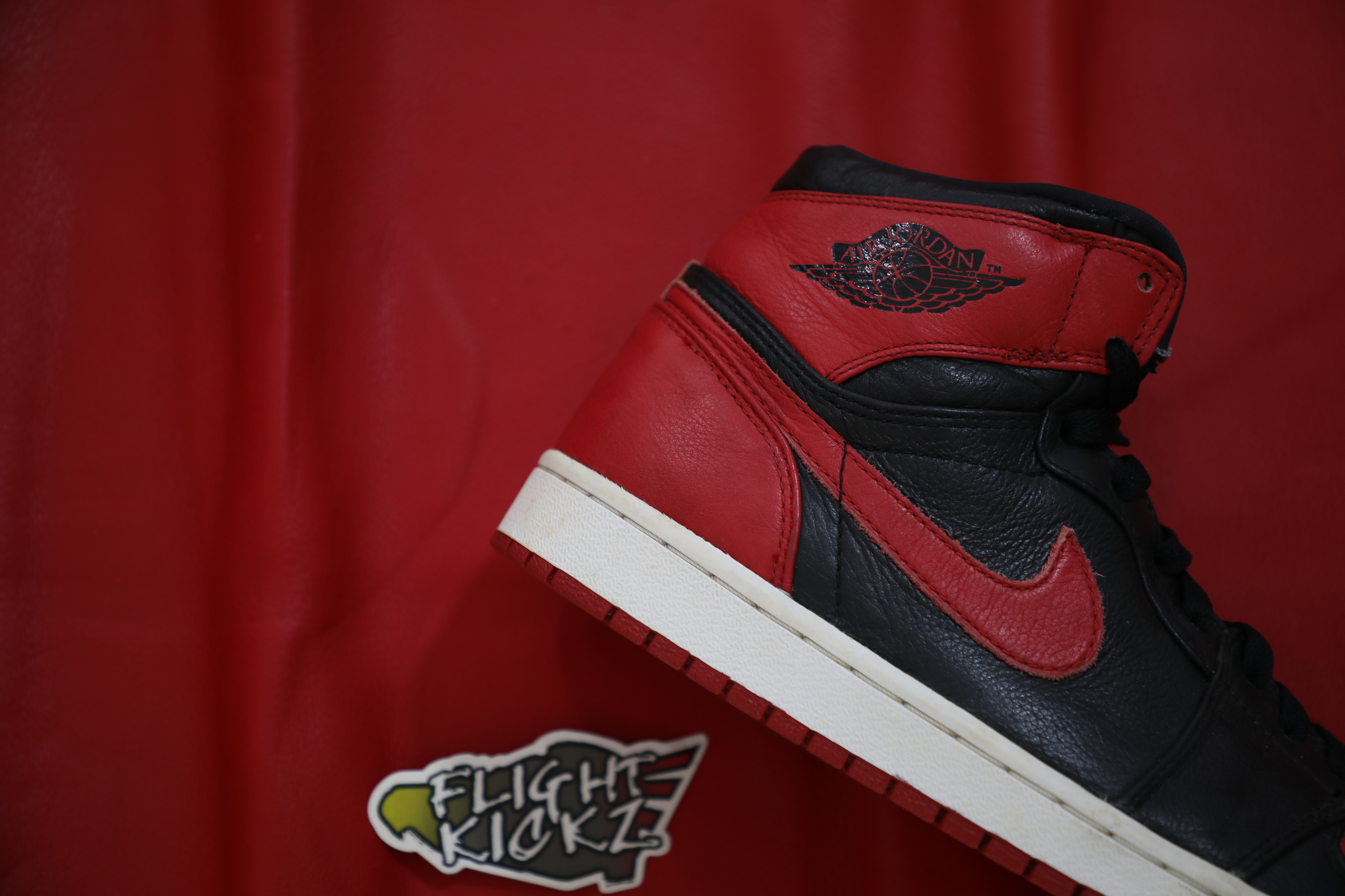 Air Jordan 1 OG Banned/Bred 2011 (LN5 A1 ,Deadstock,with tiny Flaws)