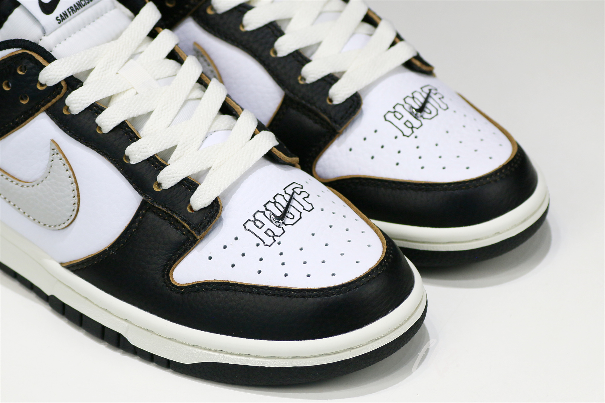 HUF x Nike SB Dunk Low “San Francisco”