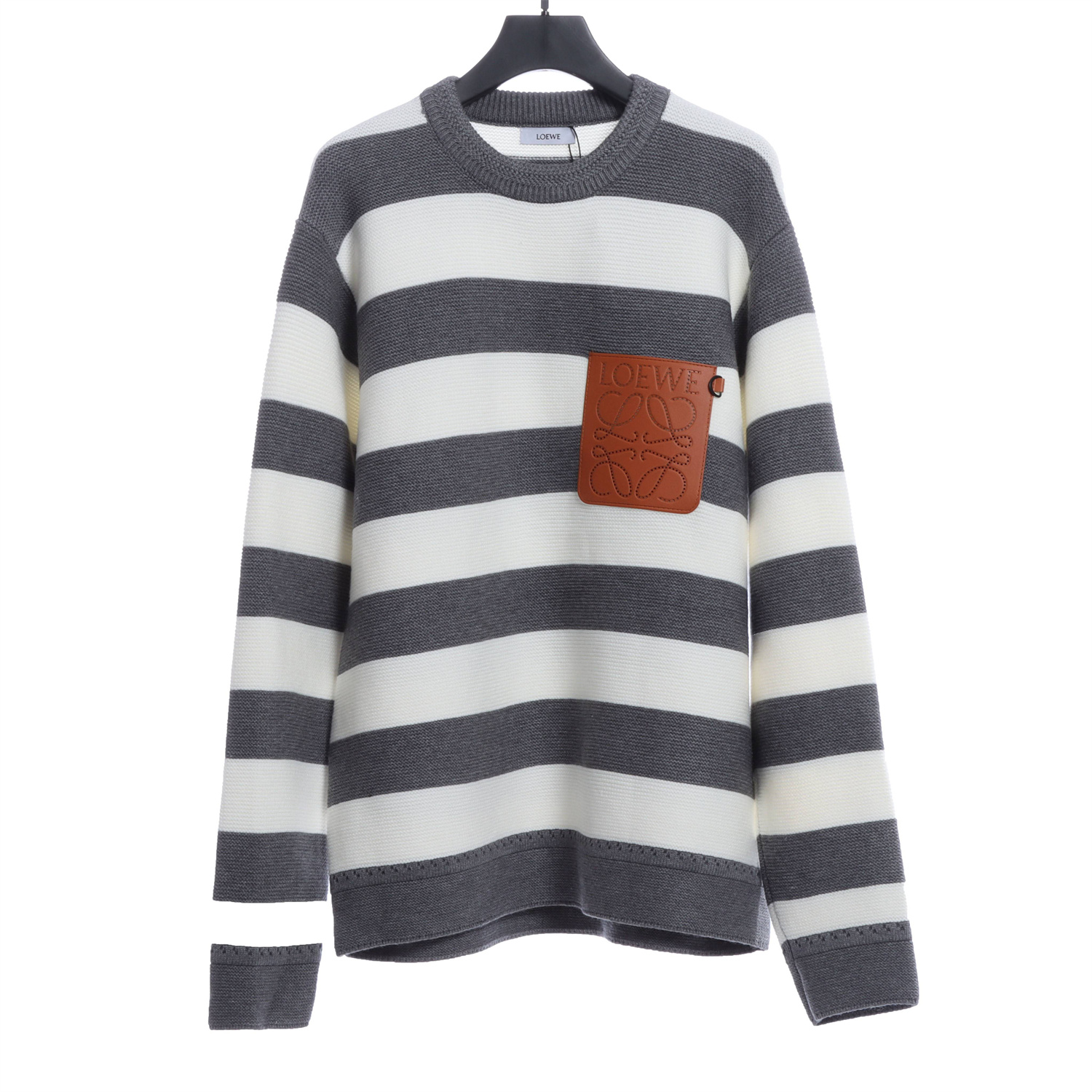 Loevve 22SS autumn and winter new round neck striped patch sweater