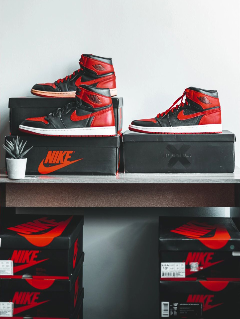 Air Jordan 1 OG Banned/Bred 2011 (LN5 A1 ,Deadstock,with tiny Flaws)
