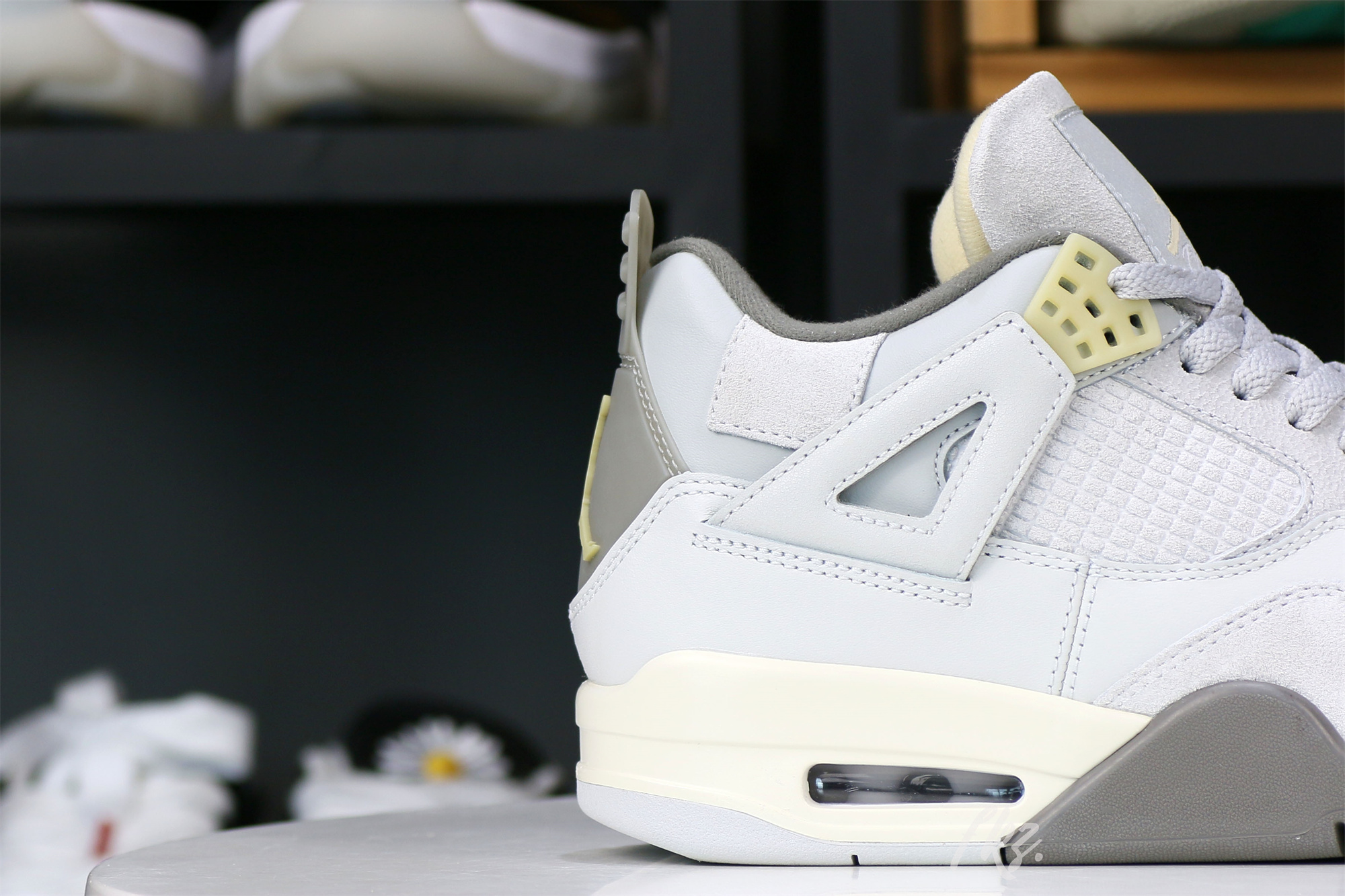 Air Jordan 4 Retro SE Craft Photon Dust