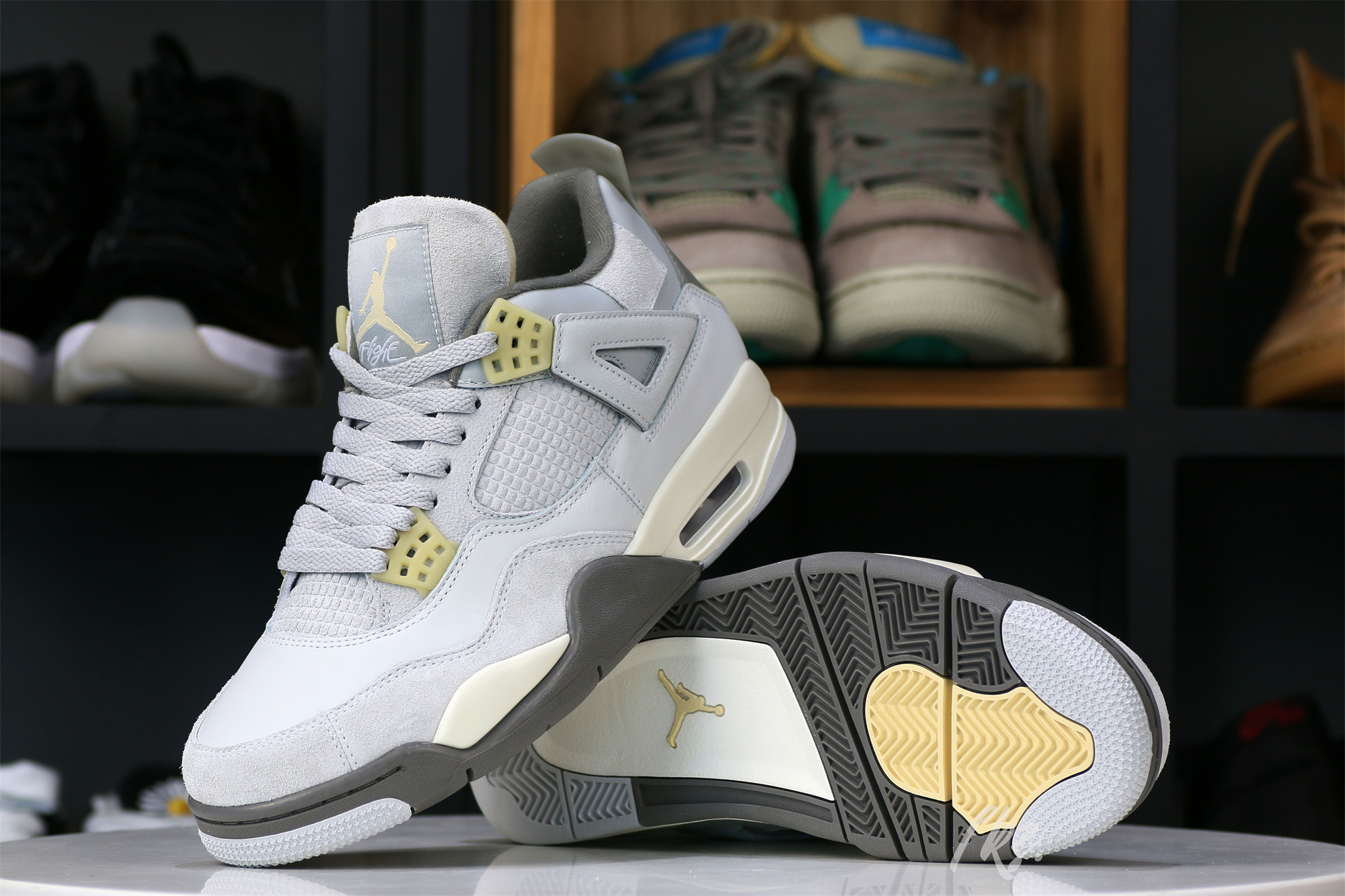 Air Jordan 4 Retro SE Craft Photon Dust
