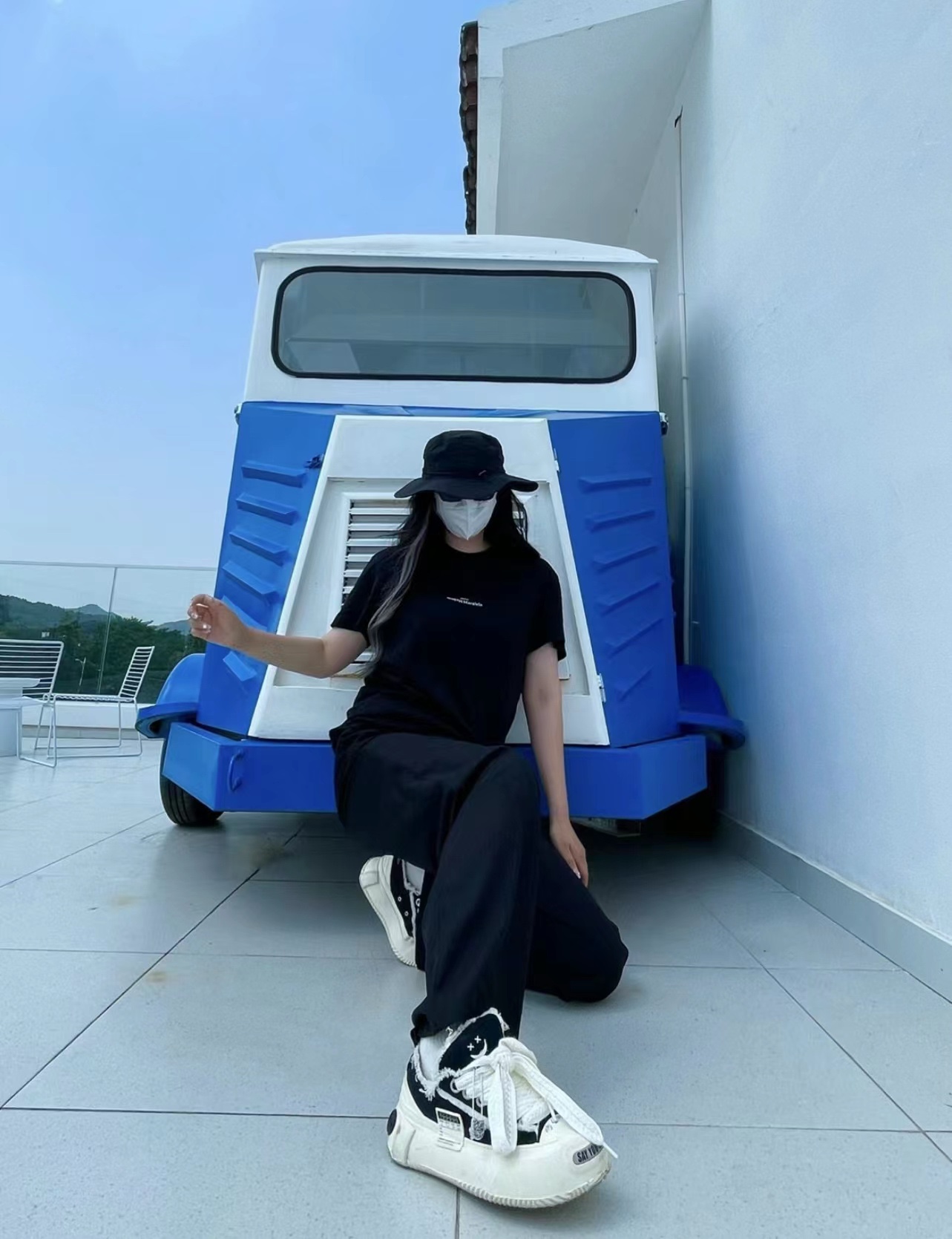 M-rg13la Black & White Upside Down Letter Embroidered Short Sleeves