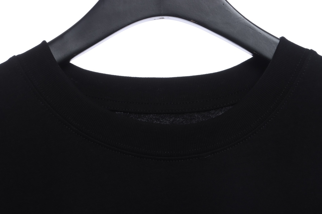 M-rg13la Black & White Upside Down Letter Embroidered Short Sleeves