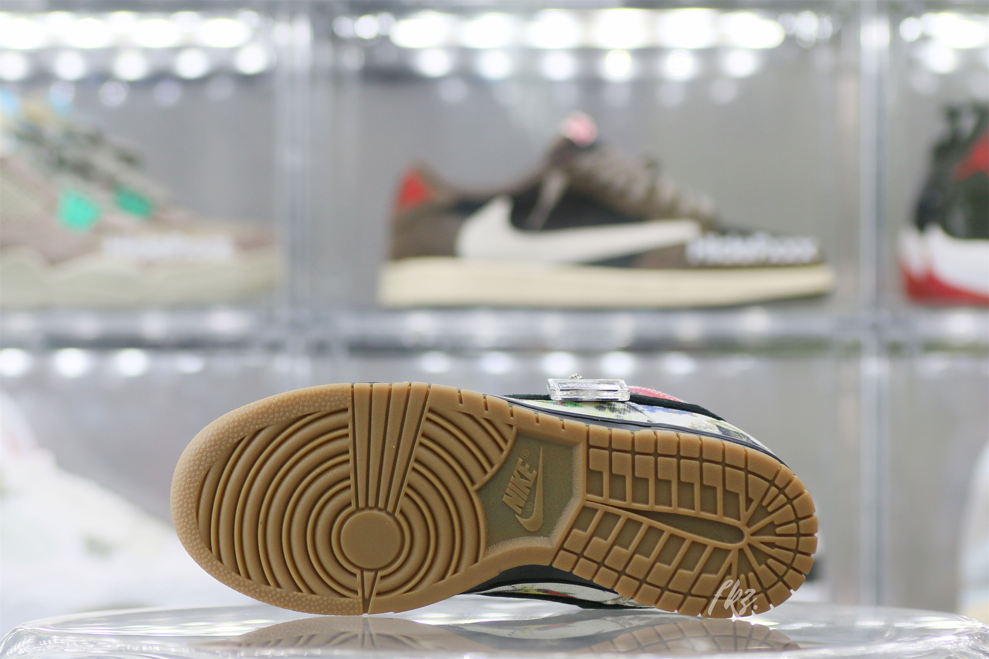 Supreme x Nike SB Dunk Low 2023