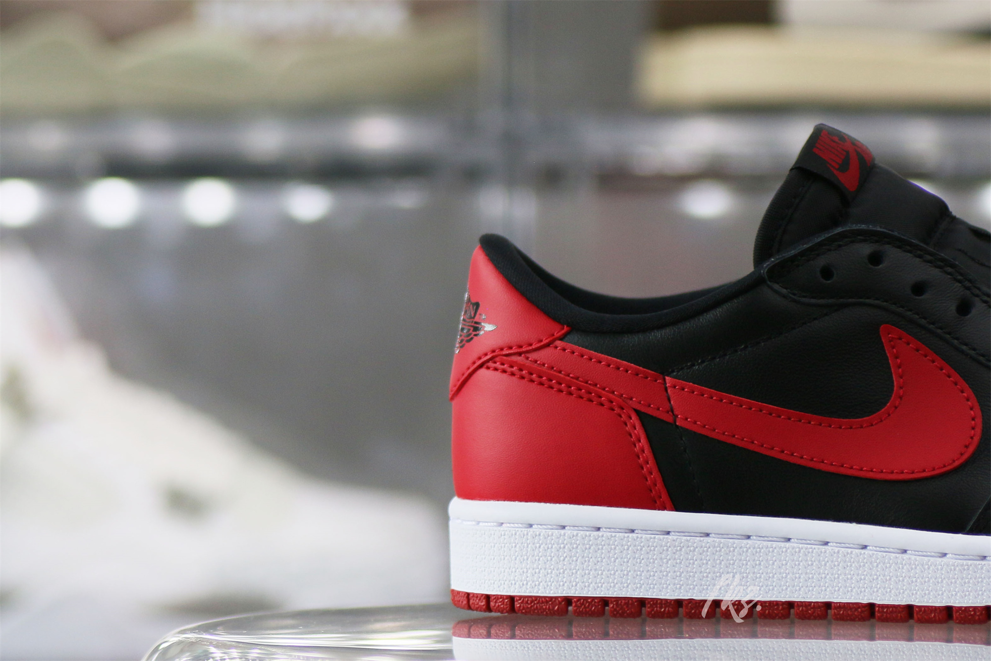 Air Jordan 1 Retro Low Bred 2015