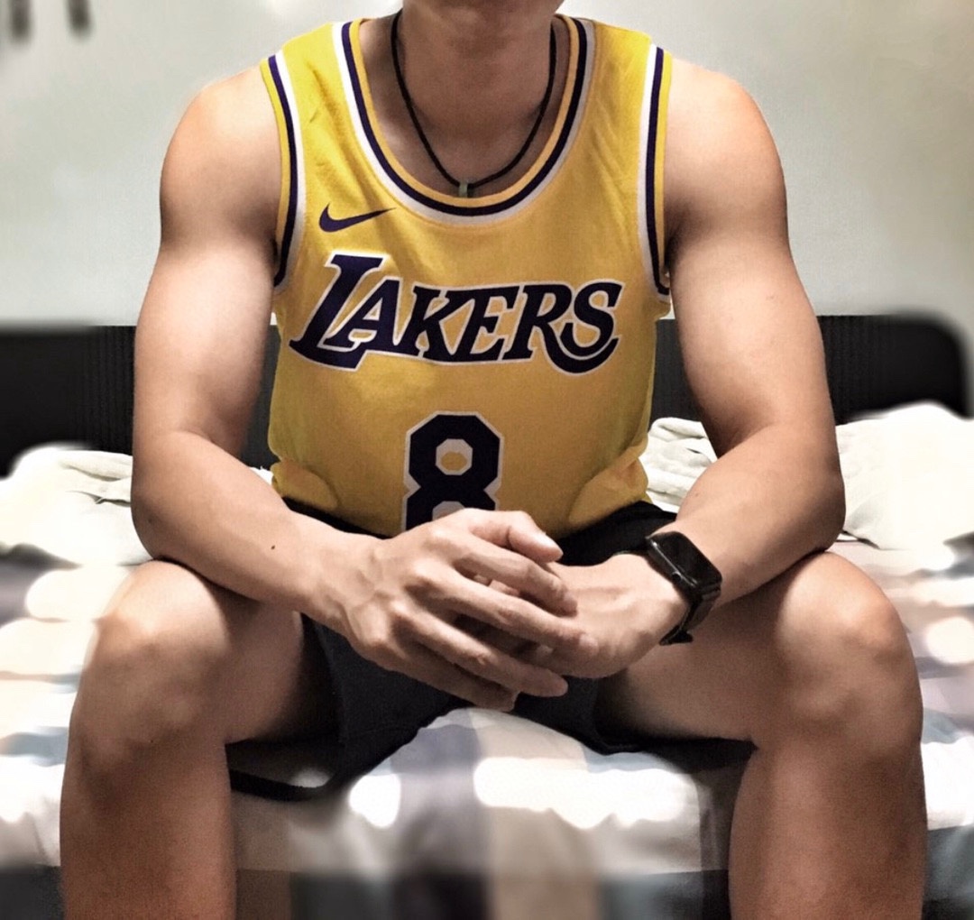 Lakers jersey No. 8