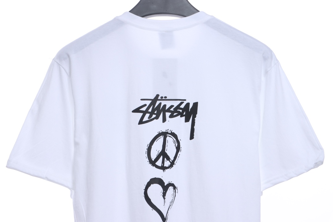Nike Stuart co-signed the Love letter pattern short sleeves