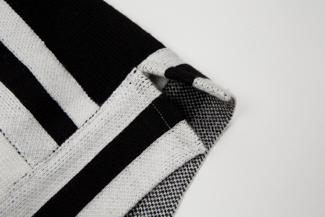 Letter A black and white striped knitted shorts