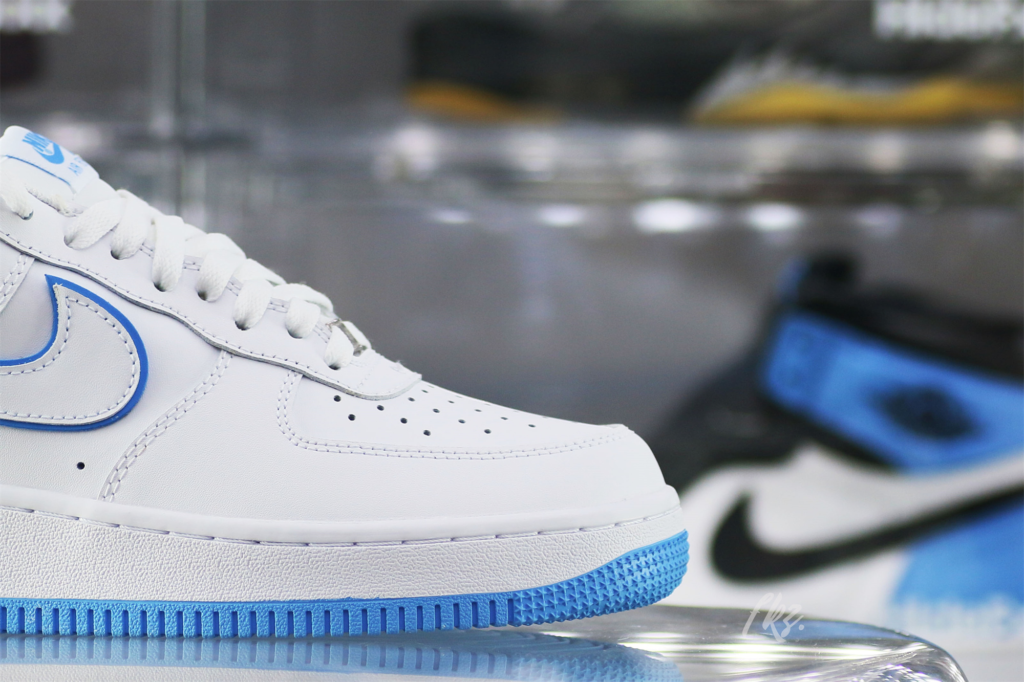 Nike Air Force 1 ’07 Low White University Blue Sole