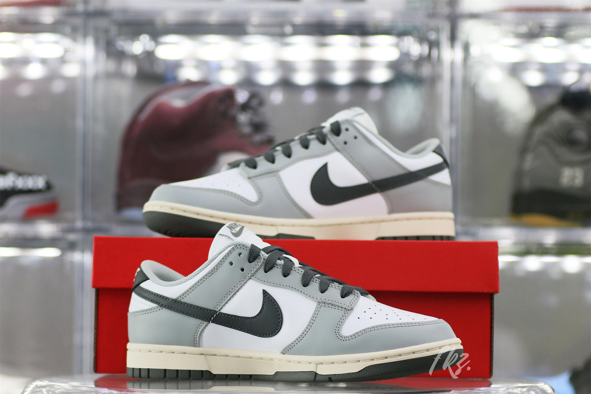 Nike Dunk Low Light Smoke Grey