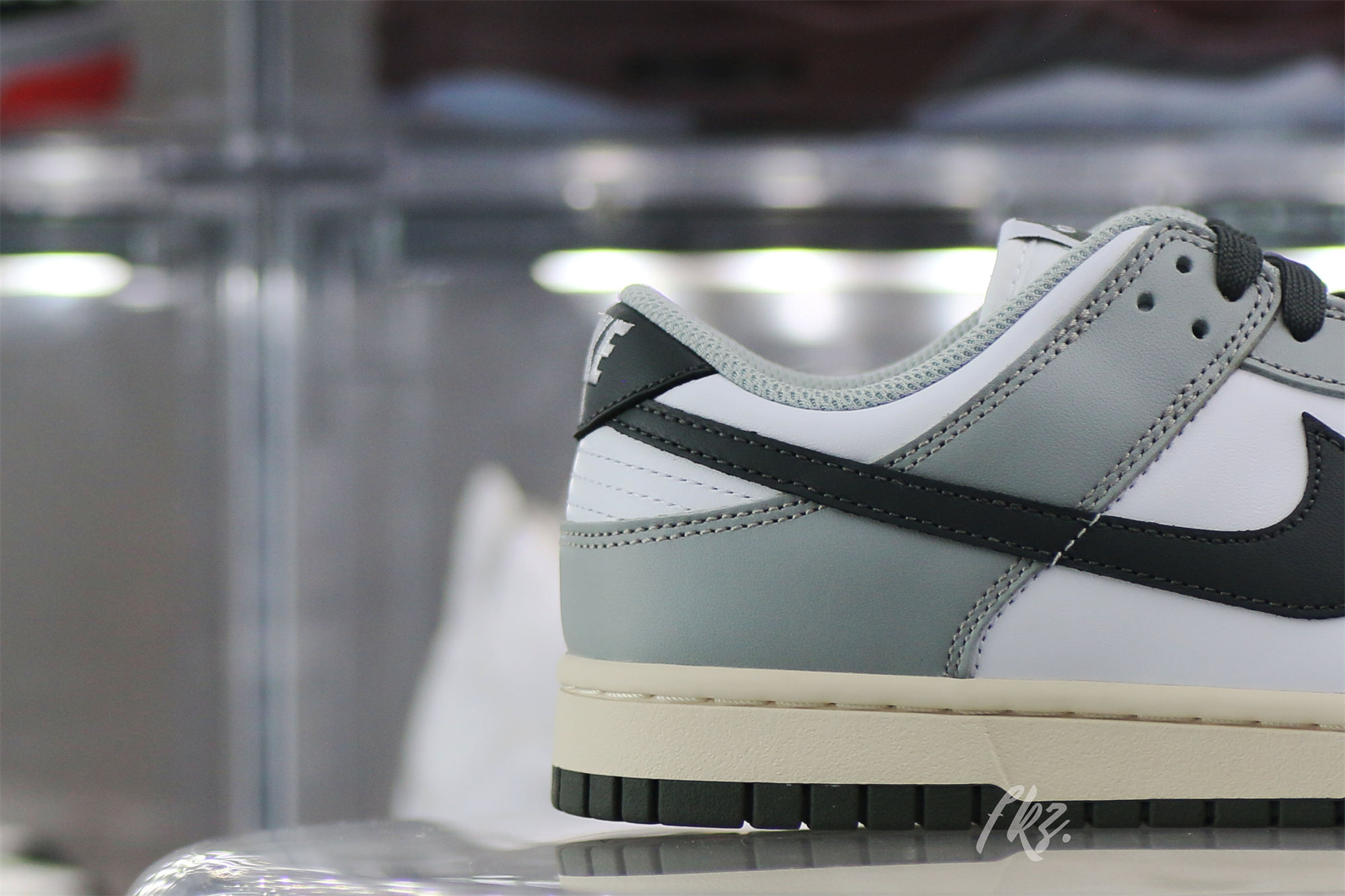 Nike Dunk Low Light Smoke Grey