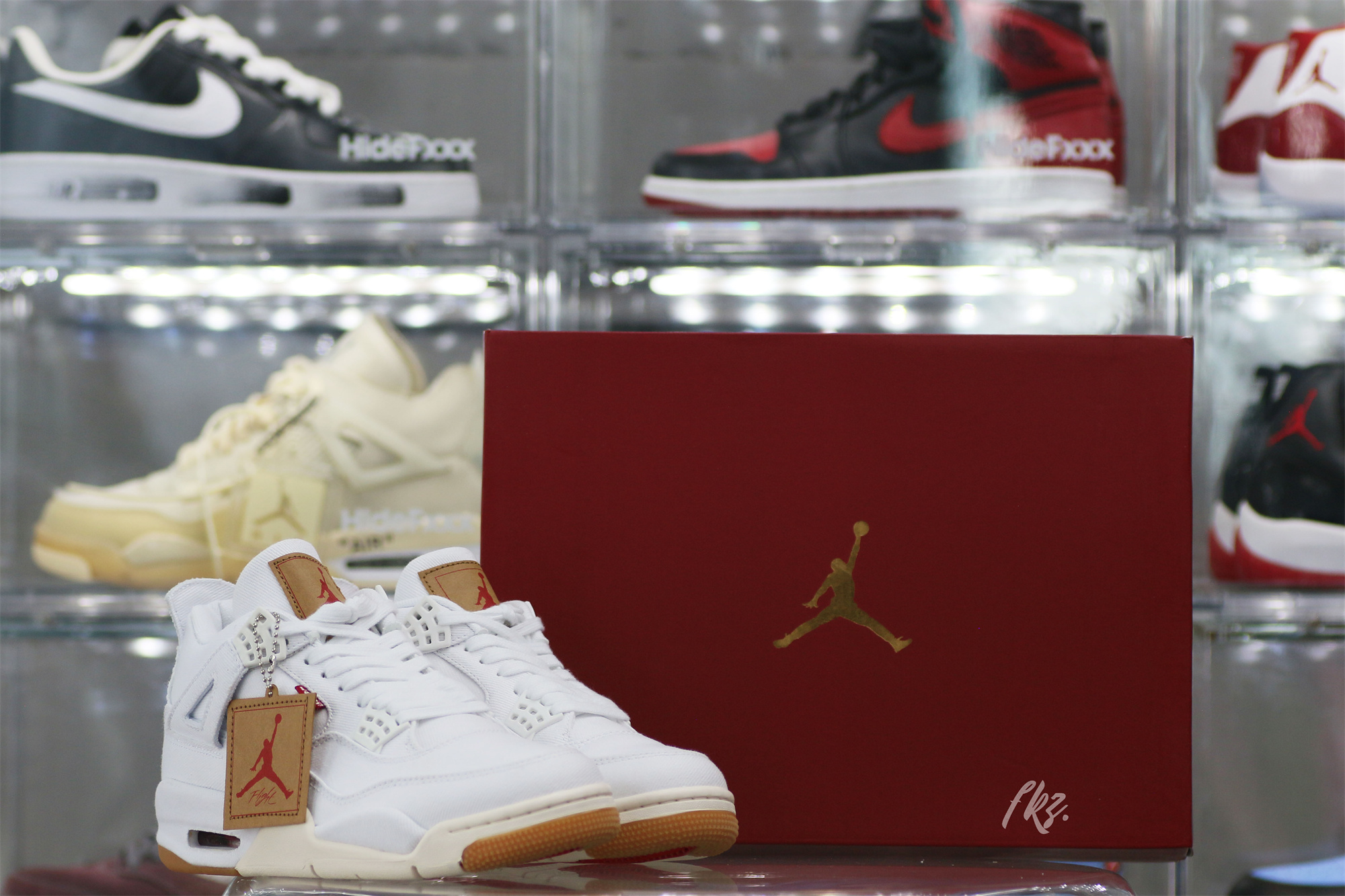 Air Jordan 4 Retro Levi’s White (Levi’s Tag)