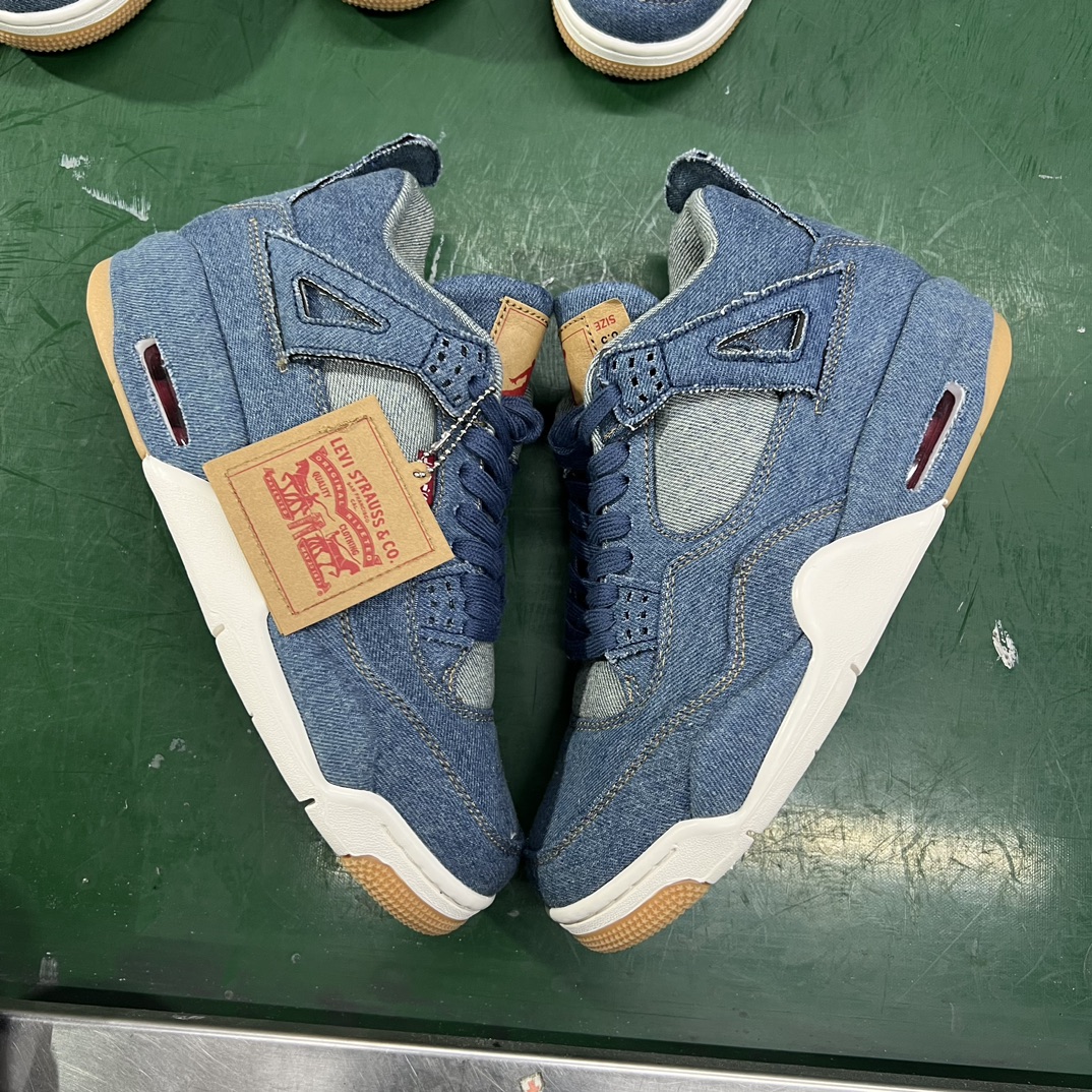 Air Jordan 4 Retro Levi’s Denim (Levi’s Tag)
