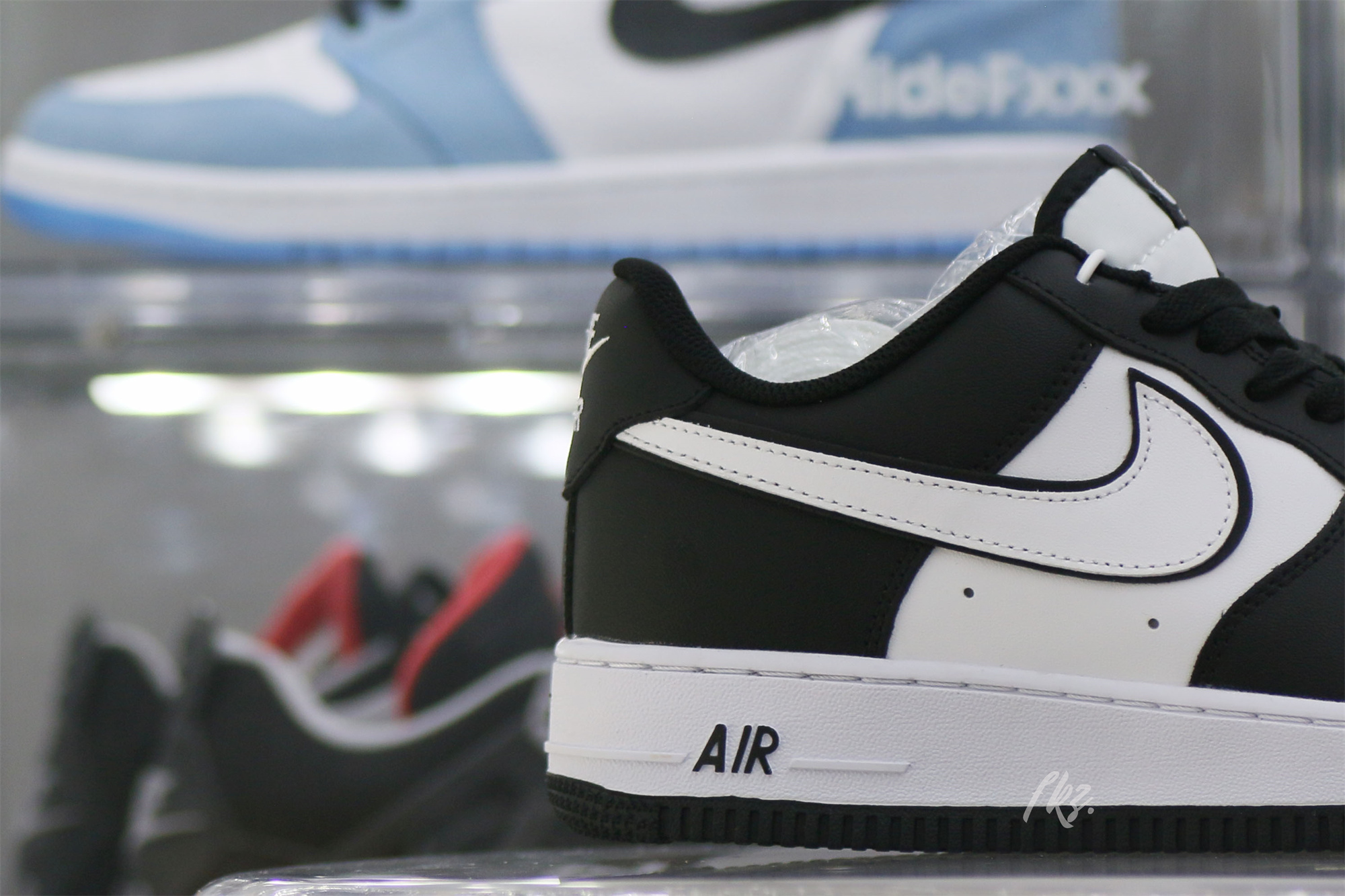 Nike Air Force 1 ’07 Low White Swoosh Panda