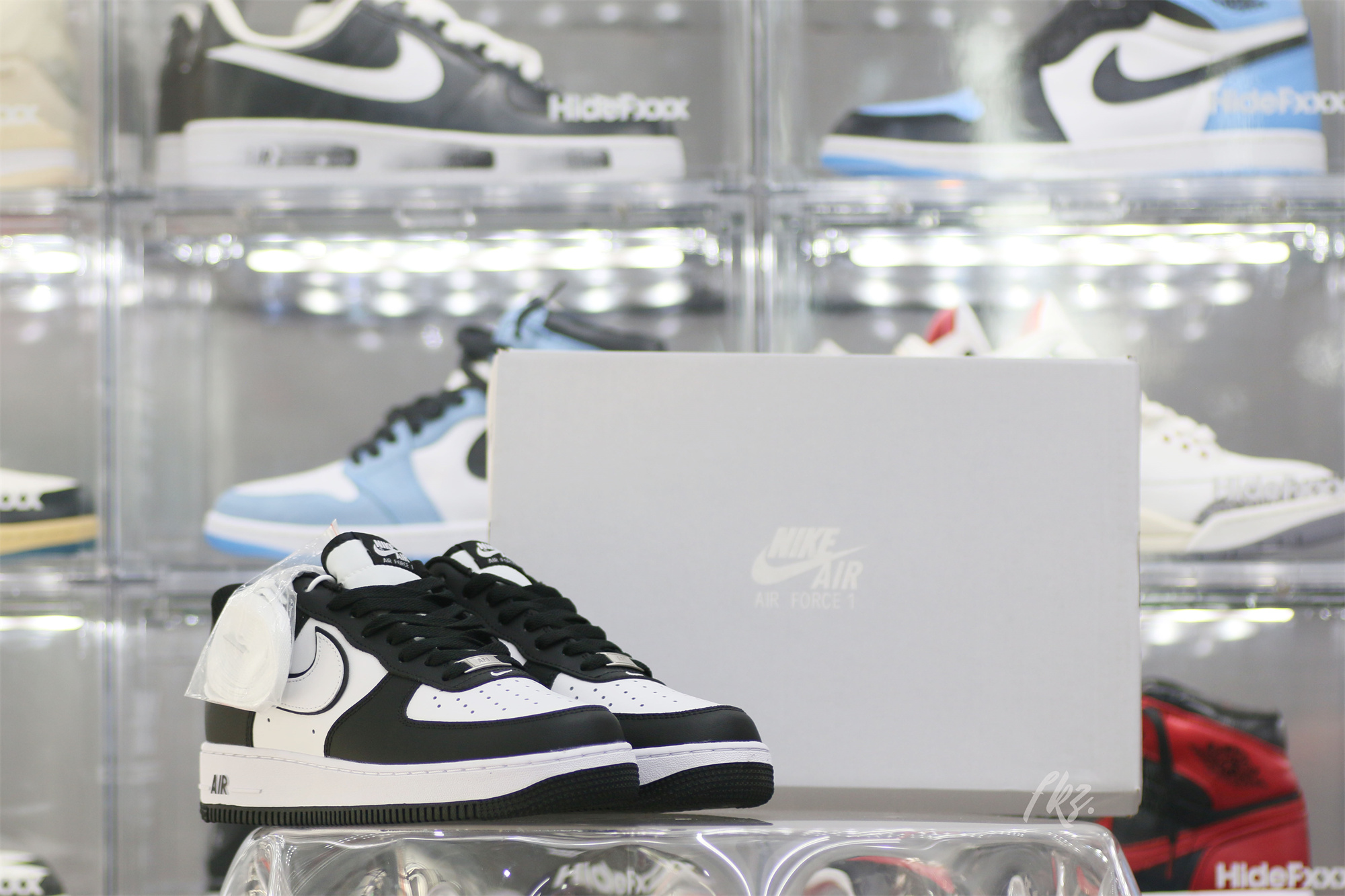 Nike Air Force 1 ’07 Low White Swoosh Panda