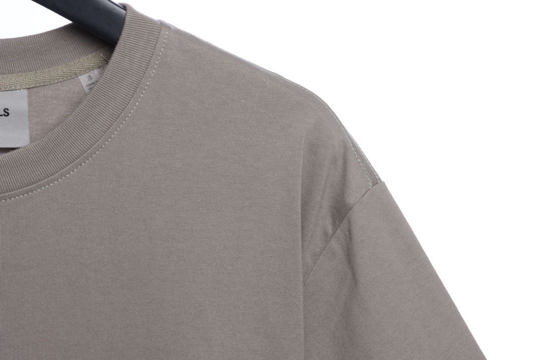 Essentials back silicone letter short sleeve