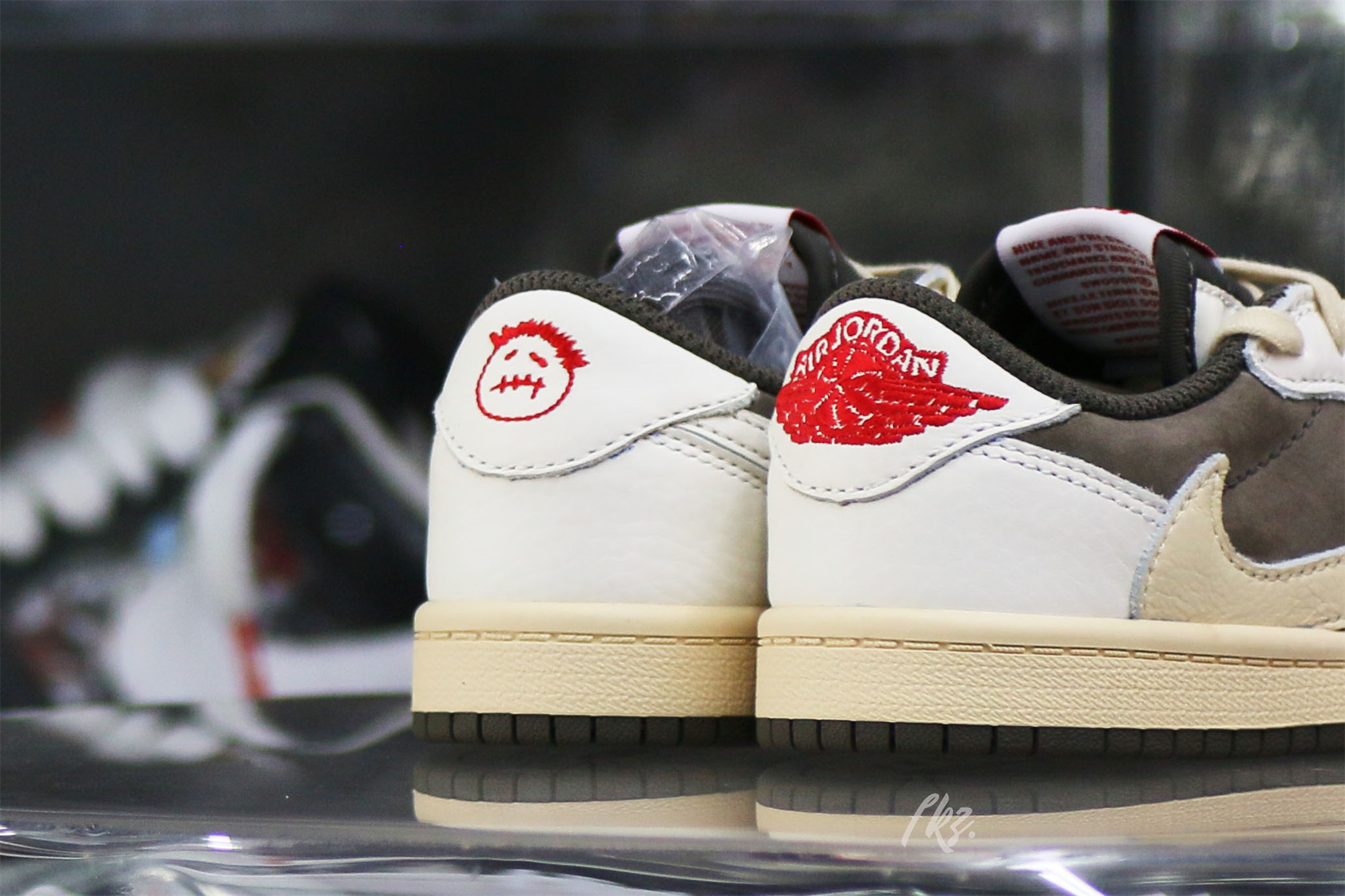 Travis Scott x Jordan 1 Retro Low OG SP Reverse Mocha Kid (LN5 A1)