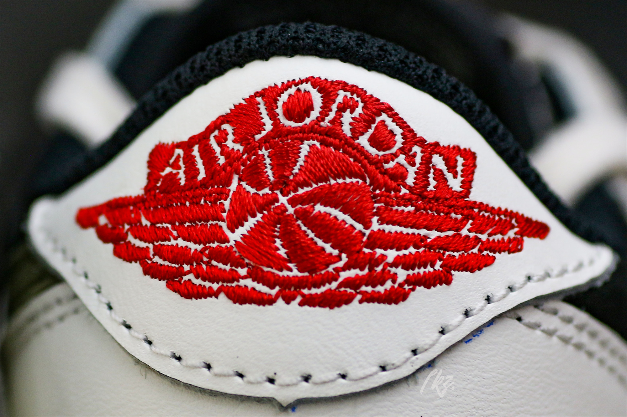 Travis Scott x Jordan 1 Retro Low OG SP Olive Kid (LN5 A1)