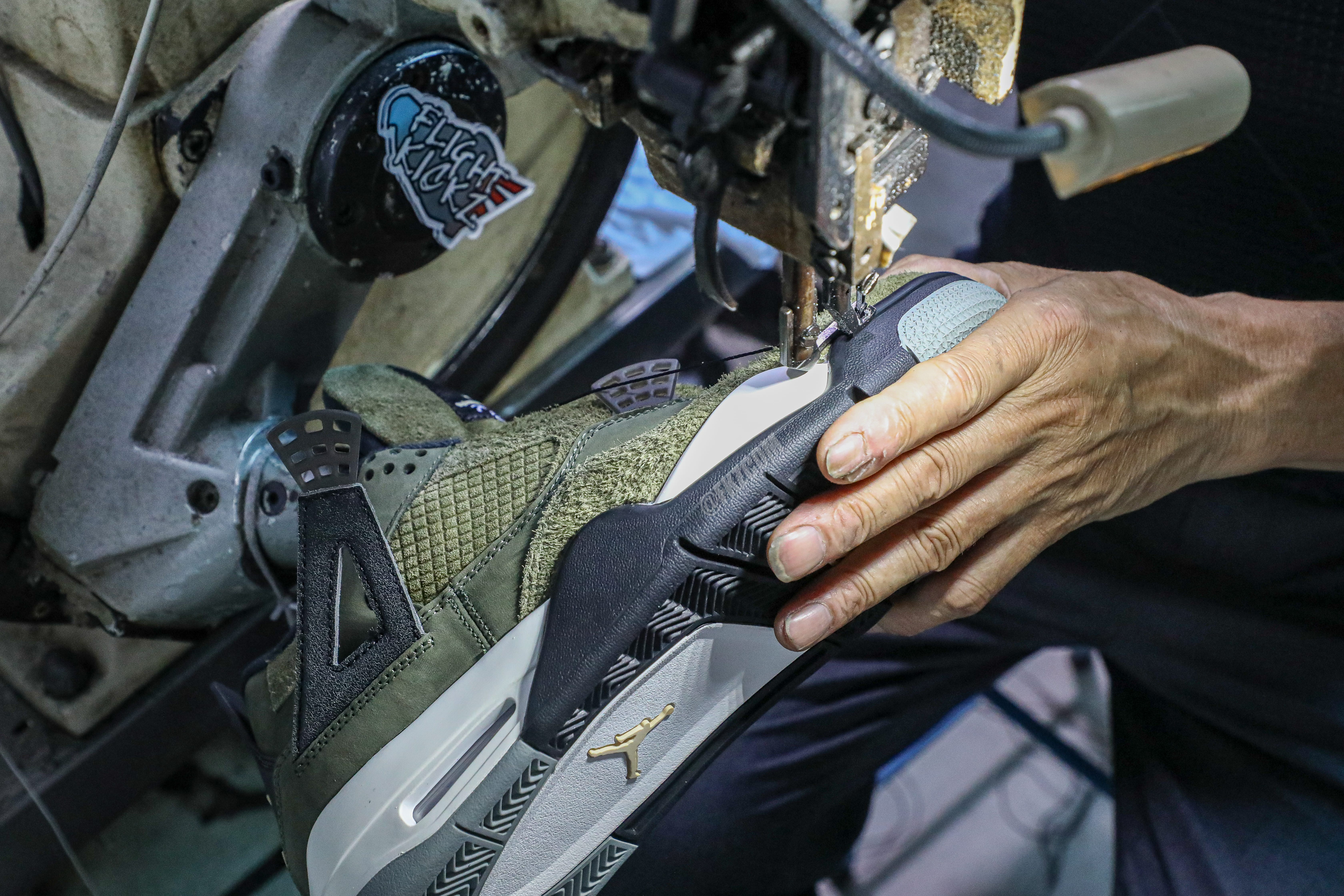 Air Jordan 4 Retro SE Craft Medium Olive (LN5 A1)