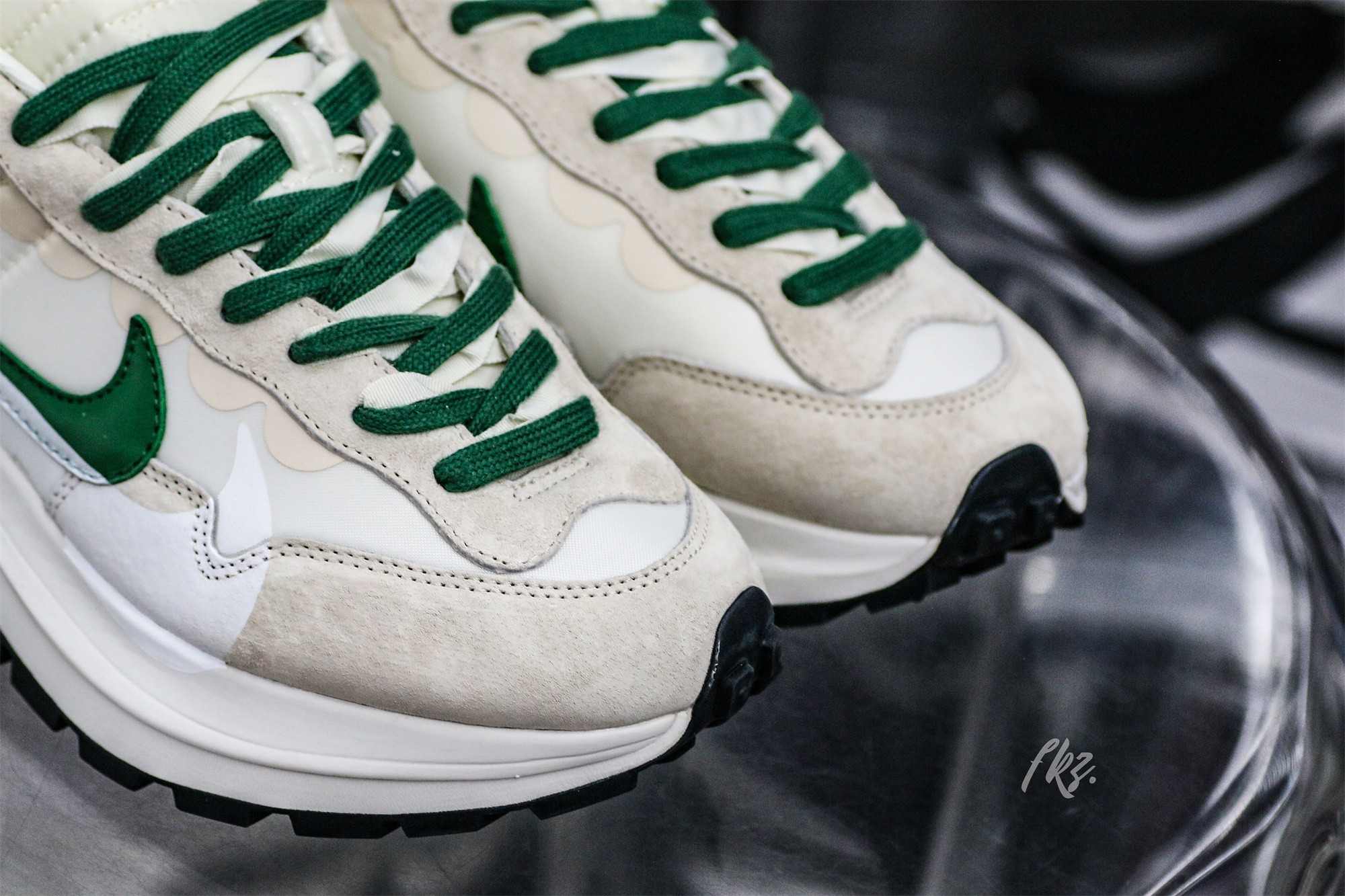 Sacai x colegio Nike VaporWaffle 3.0 White Grey Green