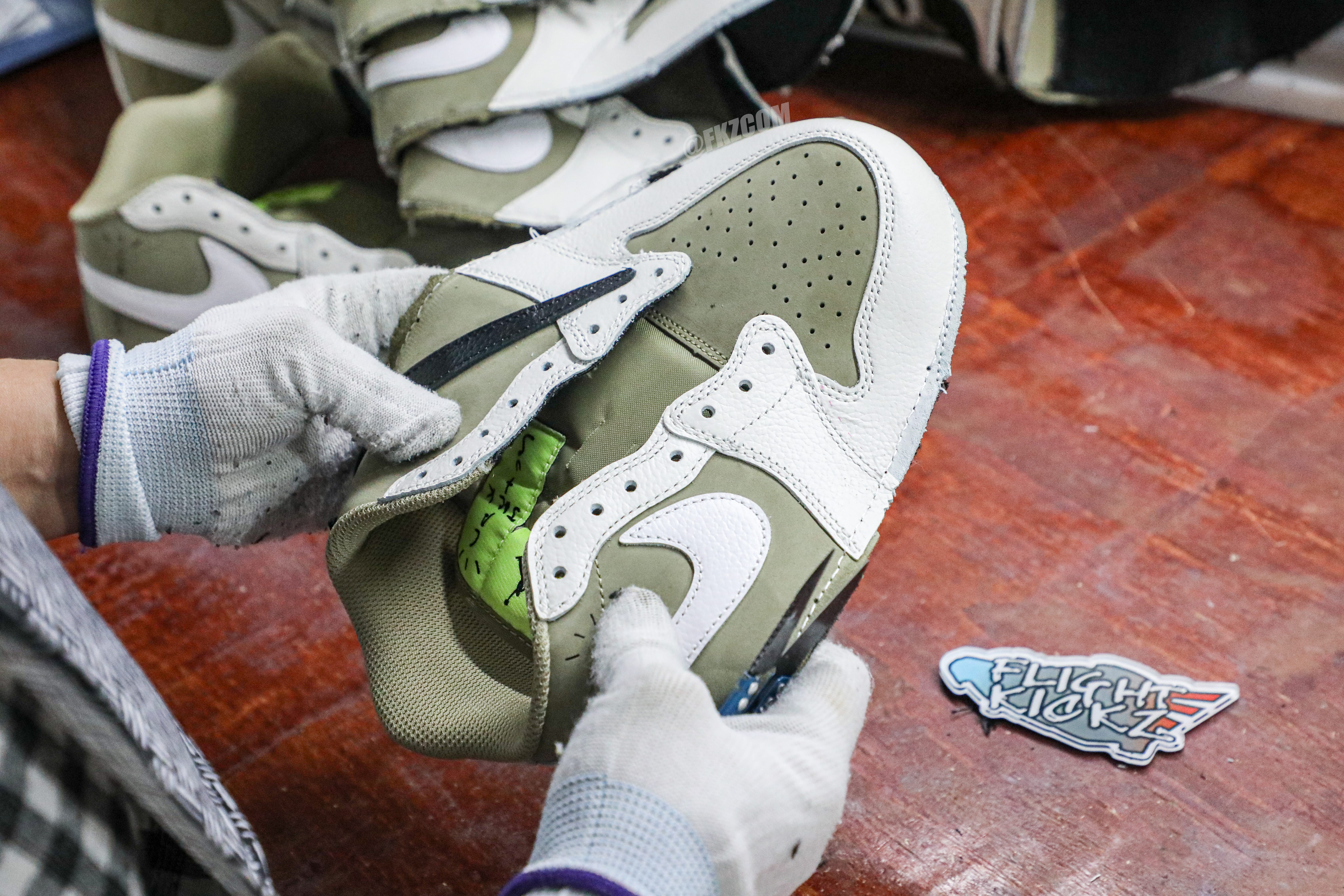 Travis Scott x Air Jordan 1 Low Golf Neutral Olive (LN5 A1)