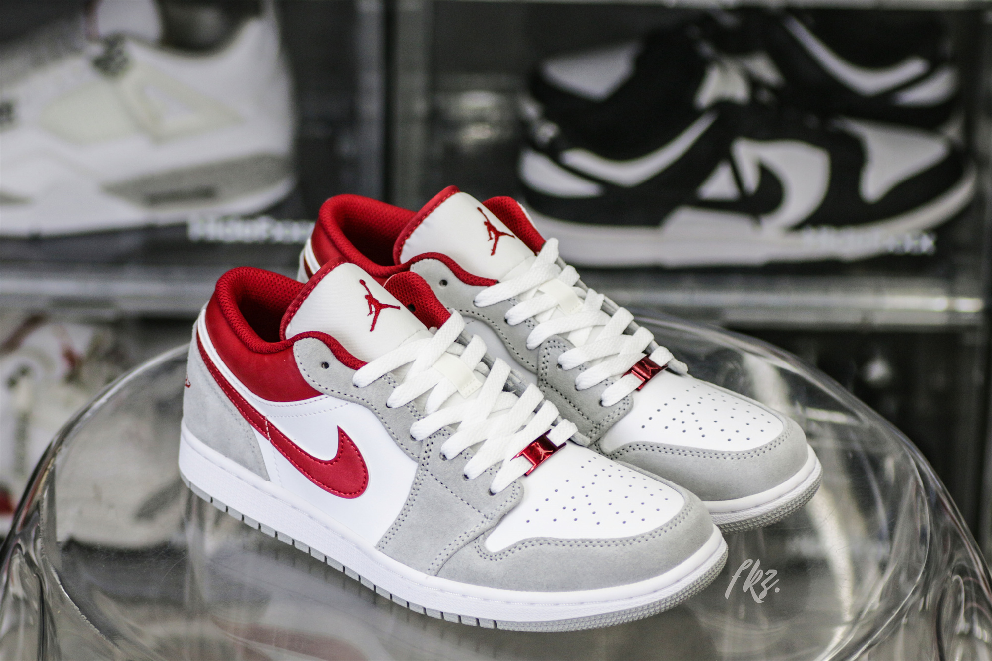 Air Jordan 1 Low SE Light Smoke Grey Gym Red