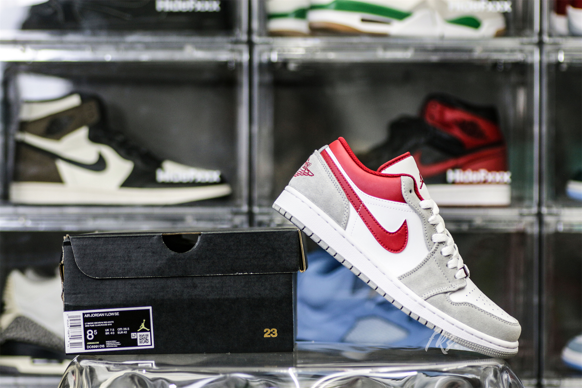 Air Jordan 1 Low SE Light Smoke Grey Gym Red