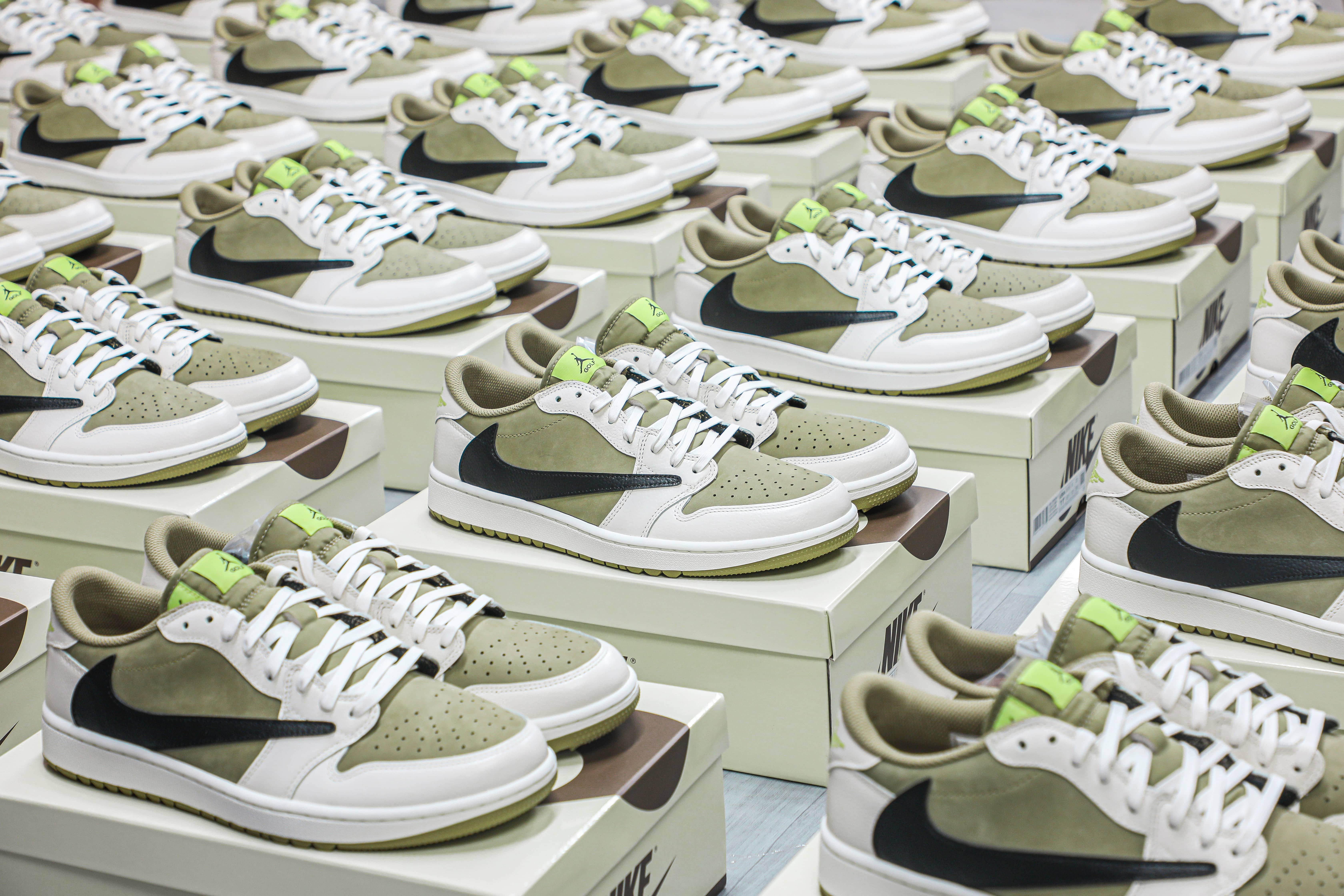 Travis Scott x Air Jordan 1 Low Golf Neutral Olive (LN5 A1)
