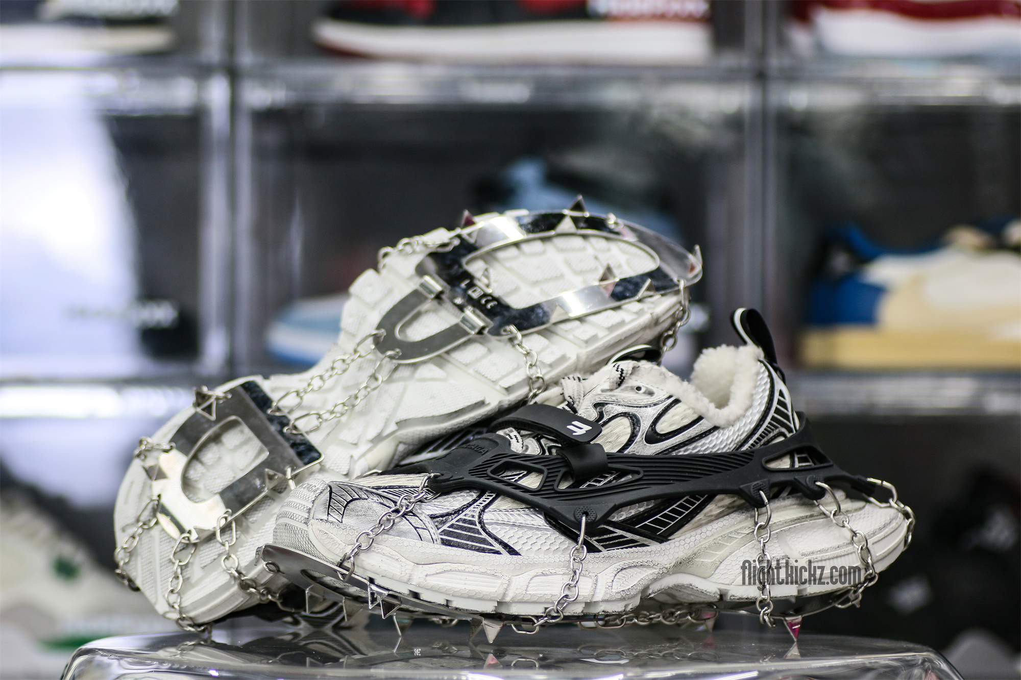 B@lenciag* 3XL Ski Sneaker in White (Removable footwear chains)