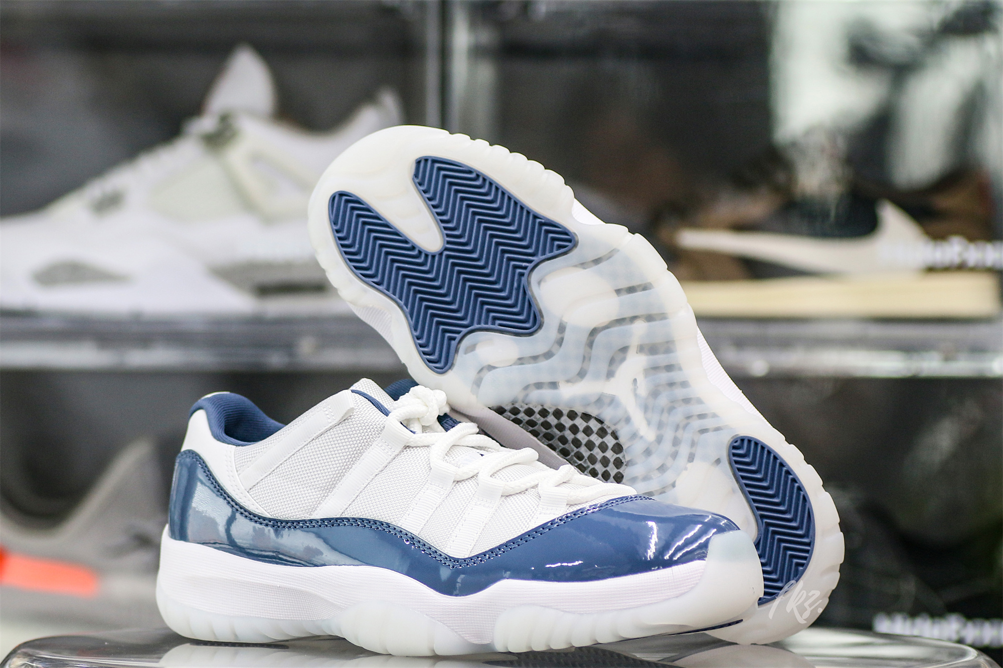 Air Jordan 11 Retro Low Midnight Navy (2024)