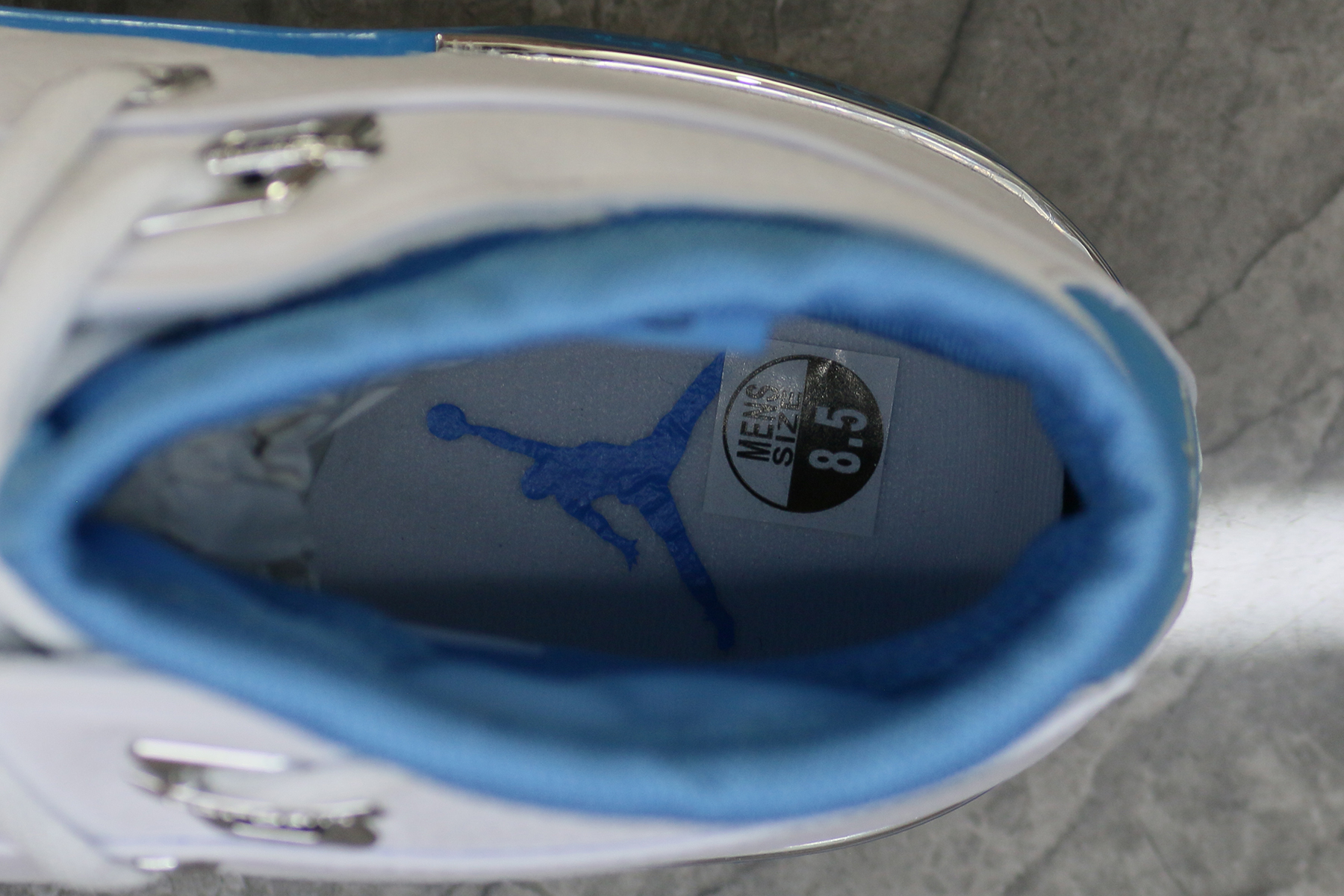 Jordan 17 Retro University Blue UNC 2024 (Regular box)