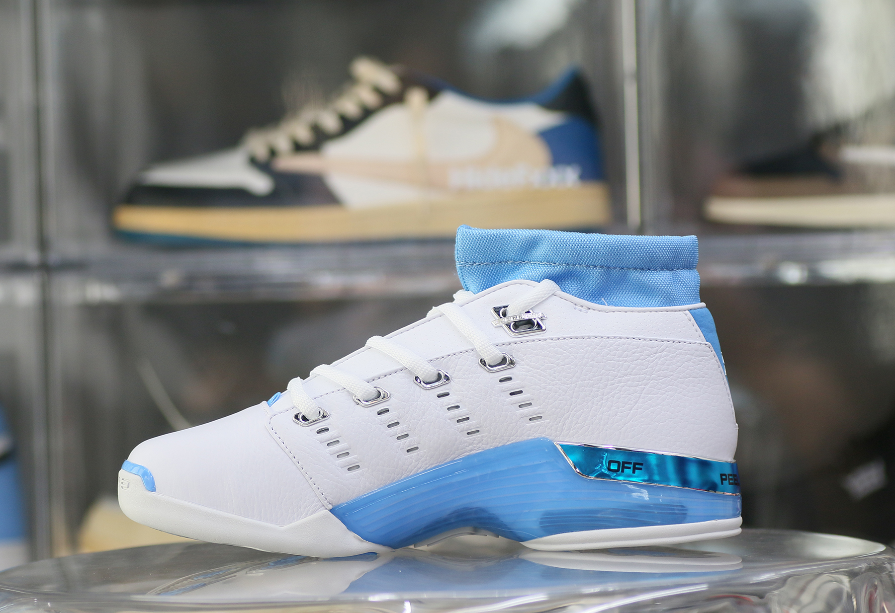 Jordan 17 Retro University Blue UNC 2024 (Regular box)