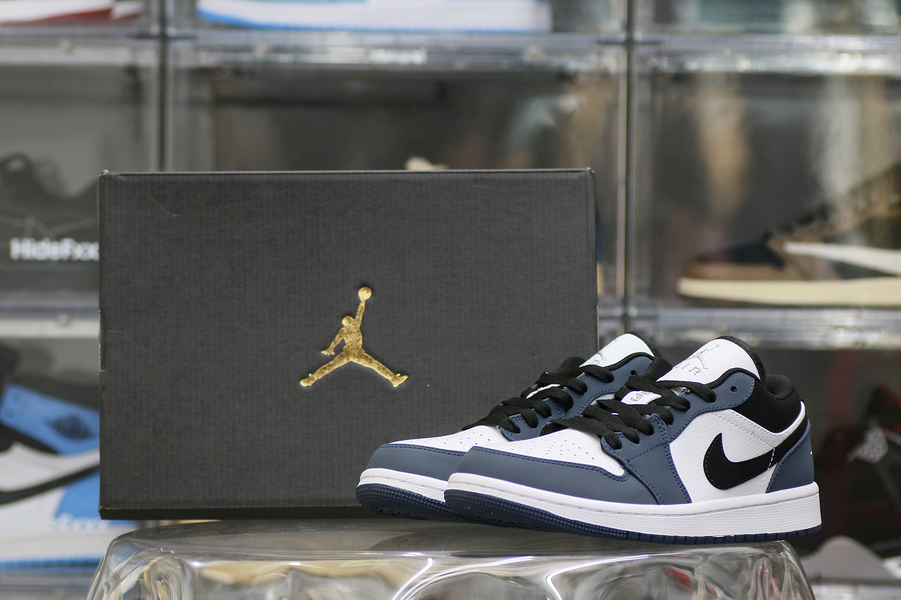 Jordan 1 Low Retro Navy