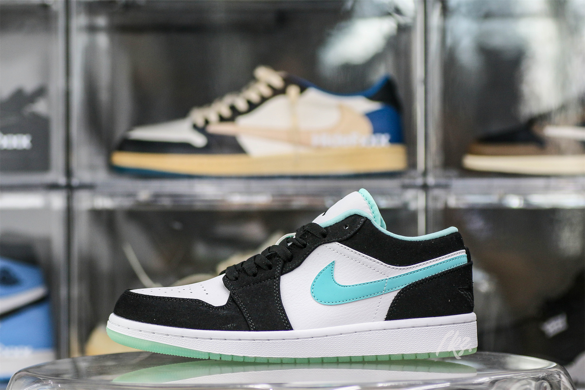 Jordan 1 Low Island Green