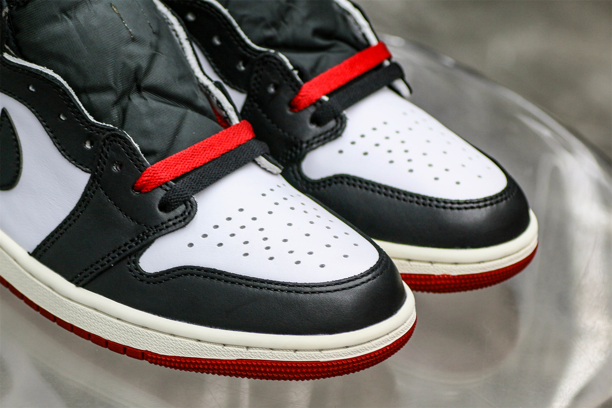 Air Jordan 1 Retro High OG Black Toe Reimagined (Ln5 A1)