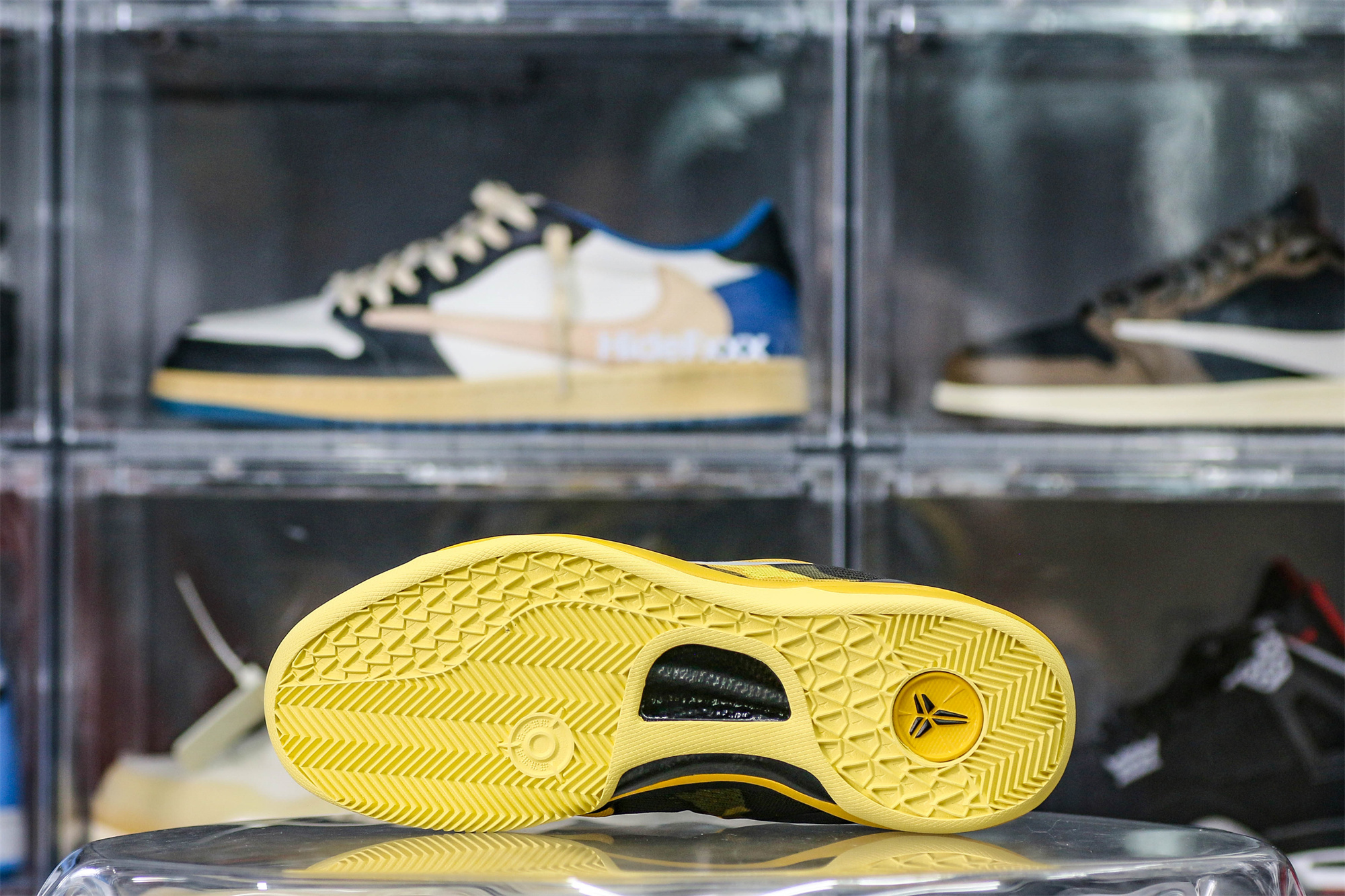 Kobe 8 ‘Sulfur Electric’ 2012(A1 Batch)