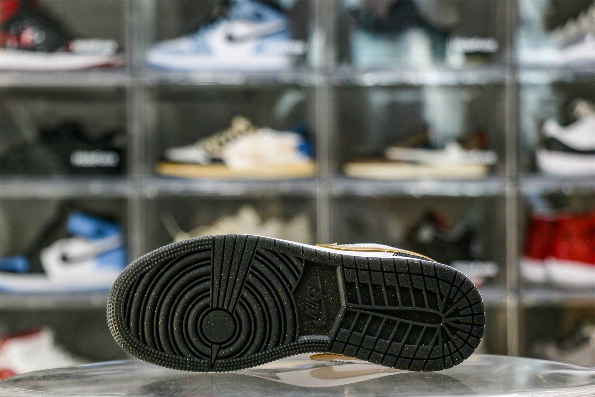 Air Jordan 1 Low SE Gold Toe