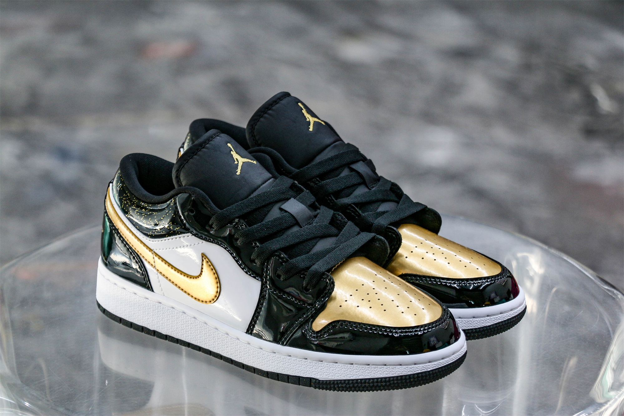 Air Jordan 1 Low SE Gold Toe
